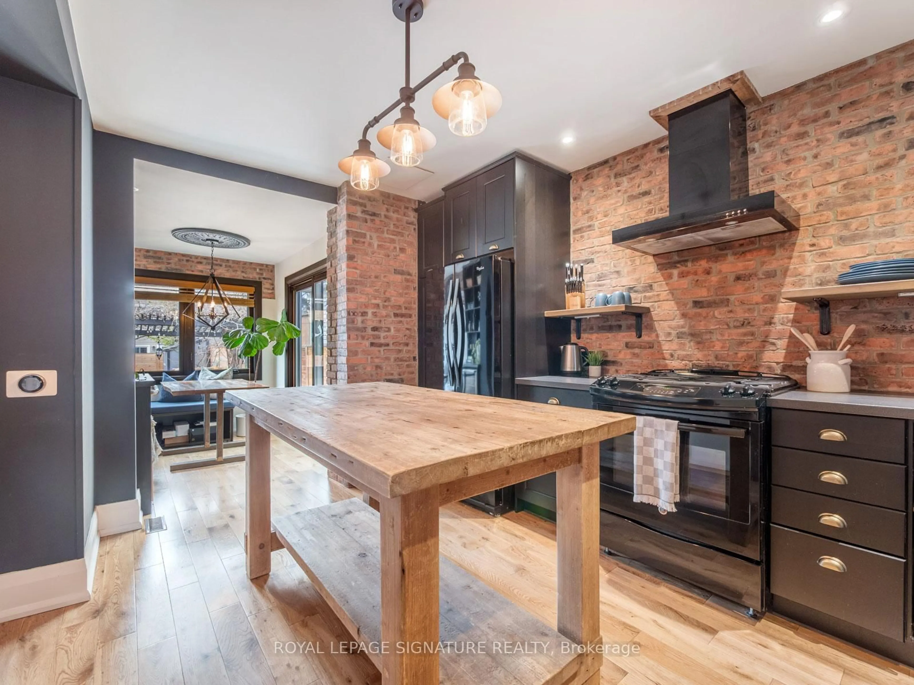 Unknown for 288 Rhodes Ave, Toronto Ontario M4L 3A3