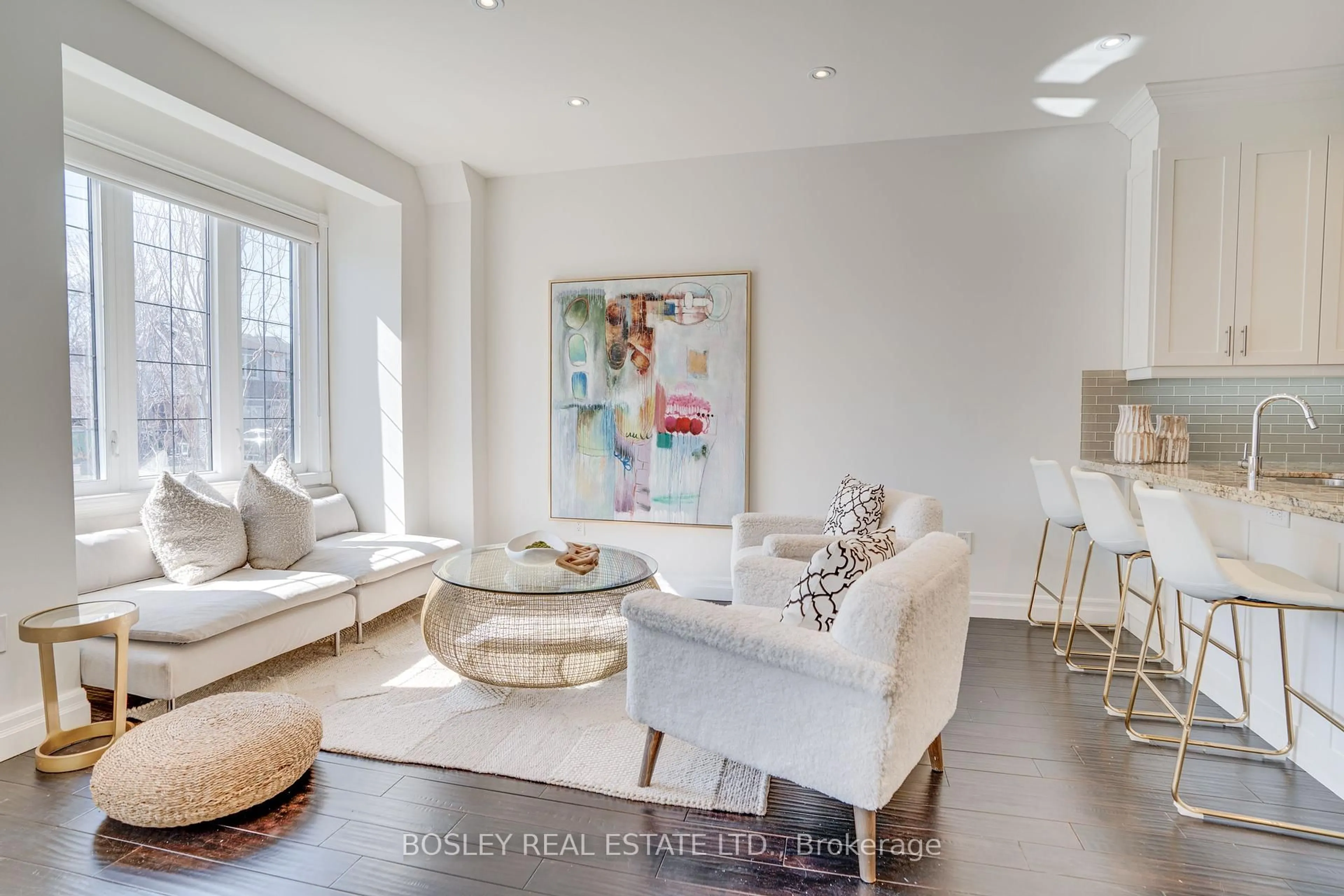 Living room with furniture, unknown for 1033 Woodbine Ave, Toronto Ontario M4C 4C2