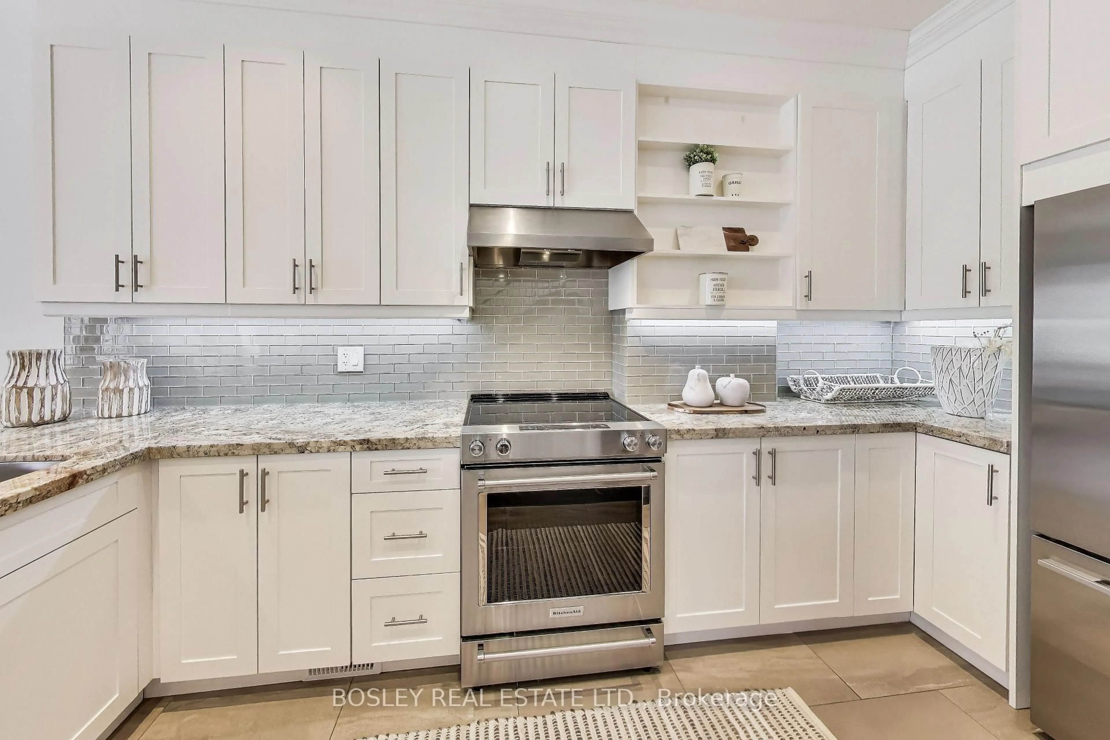Open concept kitchen, ceramic/tile floor for 1033 Woodbine Ave, Toronto Ontario M4C 4C2