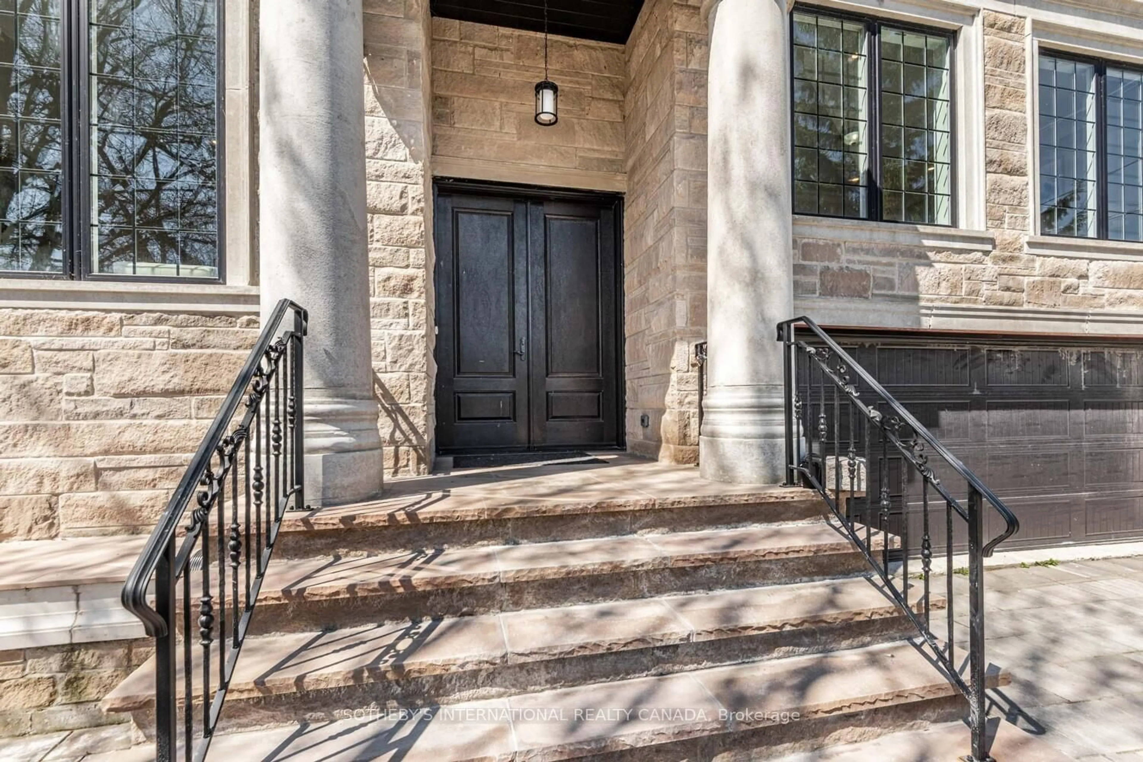 Unknown for 802 Fairview Ave, Pickering Ontario L1W 1M8