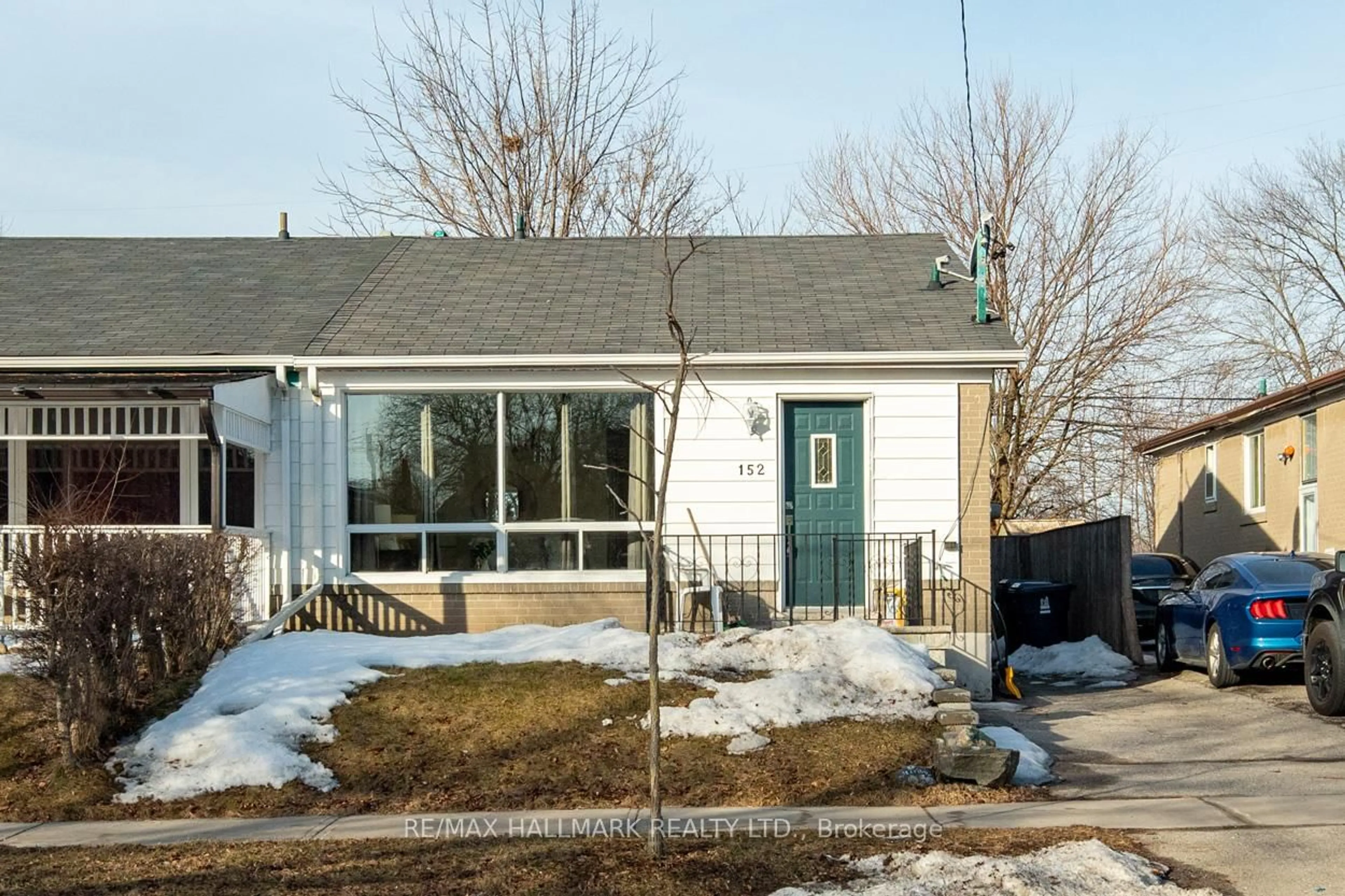 Home with vinyl exterior material, street for 152 Santamonica Blvd, Toronto Ontario M1L 4H6