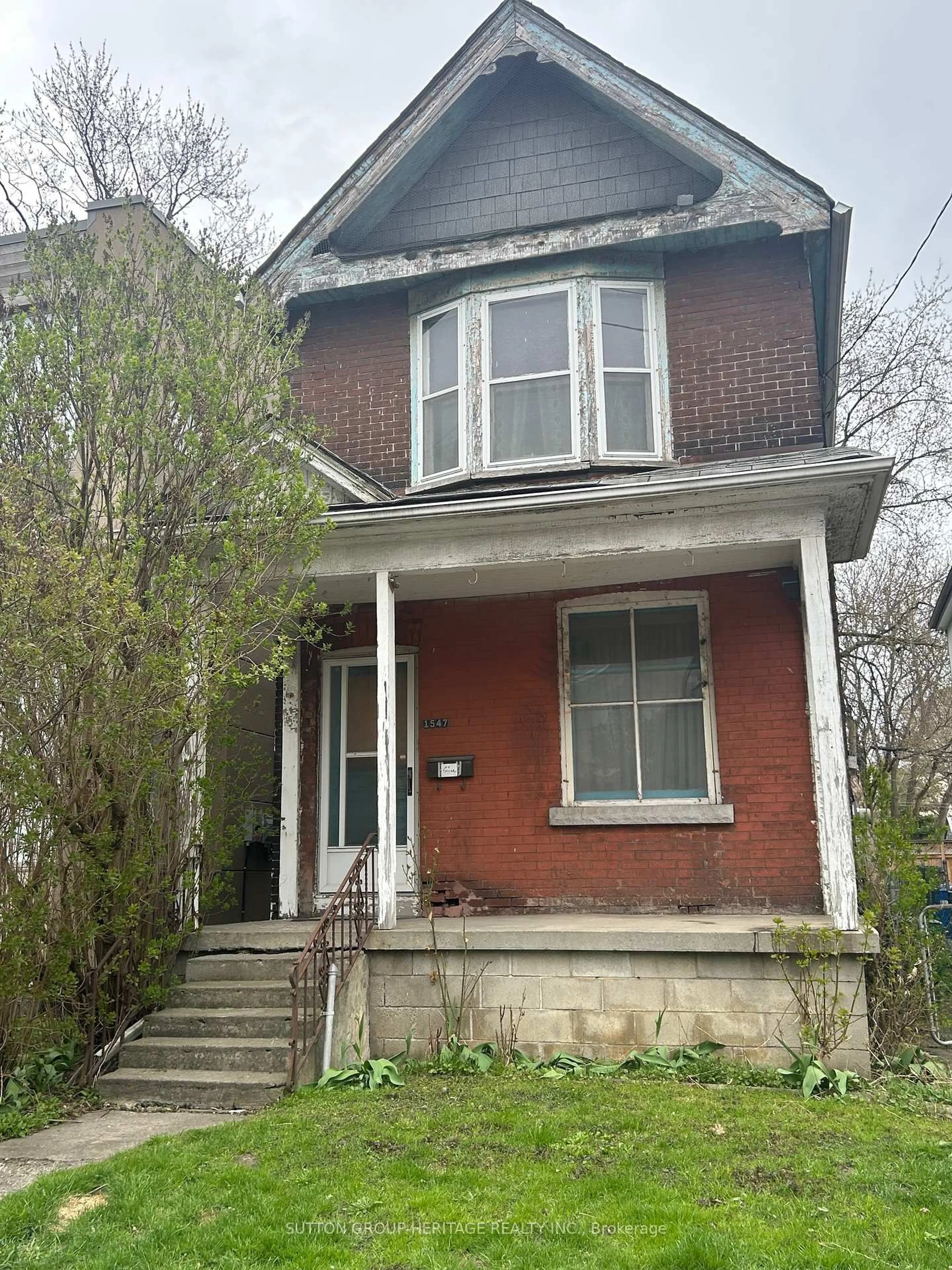 Home with brick exterior material, building for 1547 Dundas St, Toronto Ontario M4L 1K6