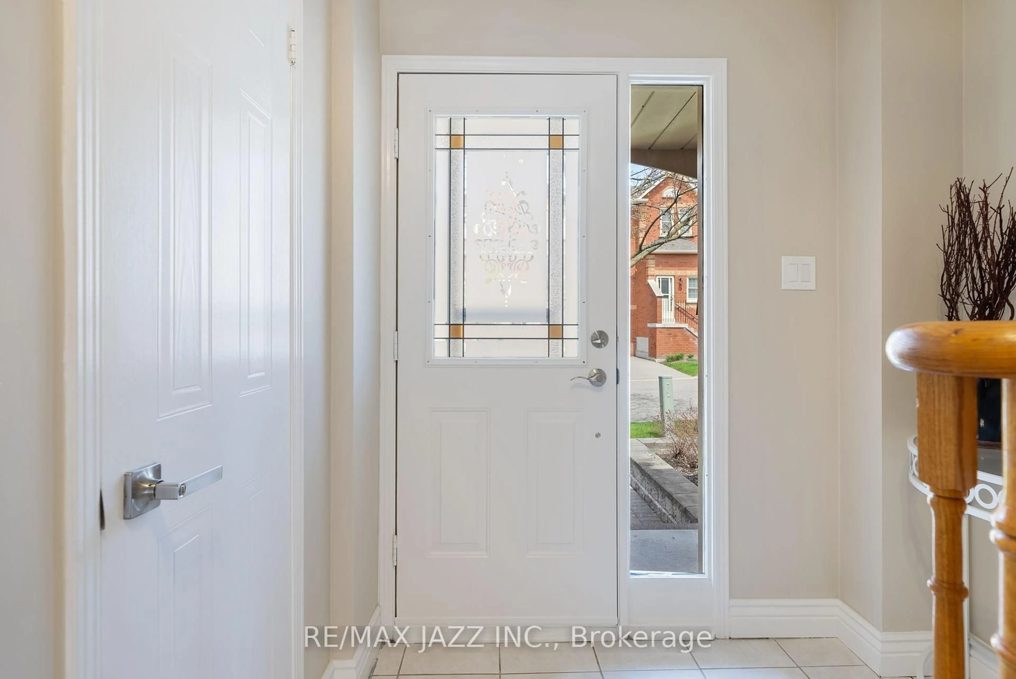 Indoor entryway for 1610 Crawforth St #25, Whitby Ontario L1N 9B1