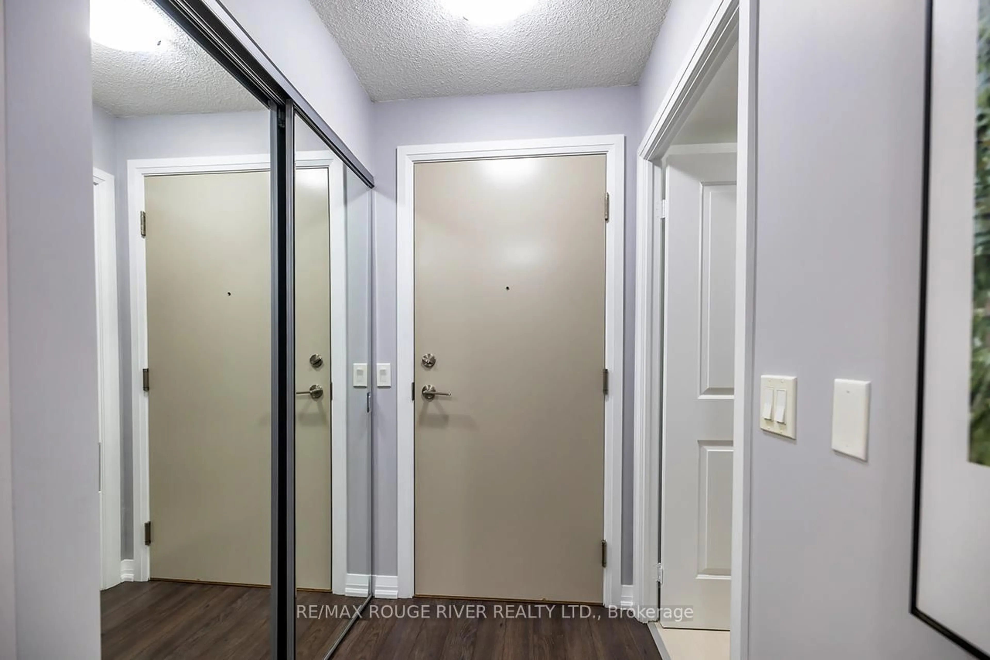 Indoor entryway for 30 Meadowglen Pl #1208, Toronto Ontario M1G 0A7