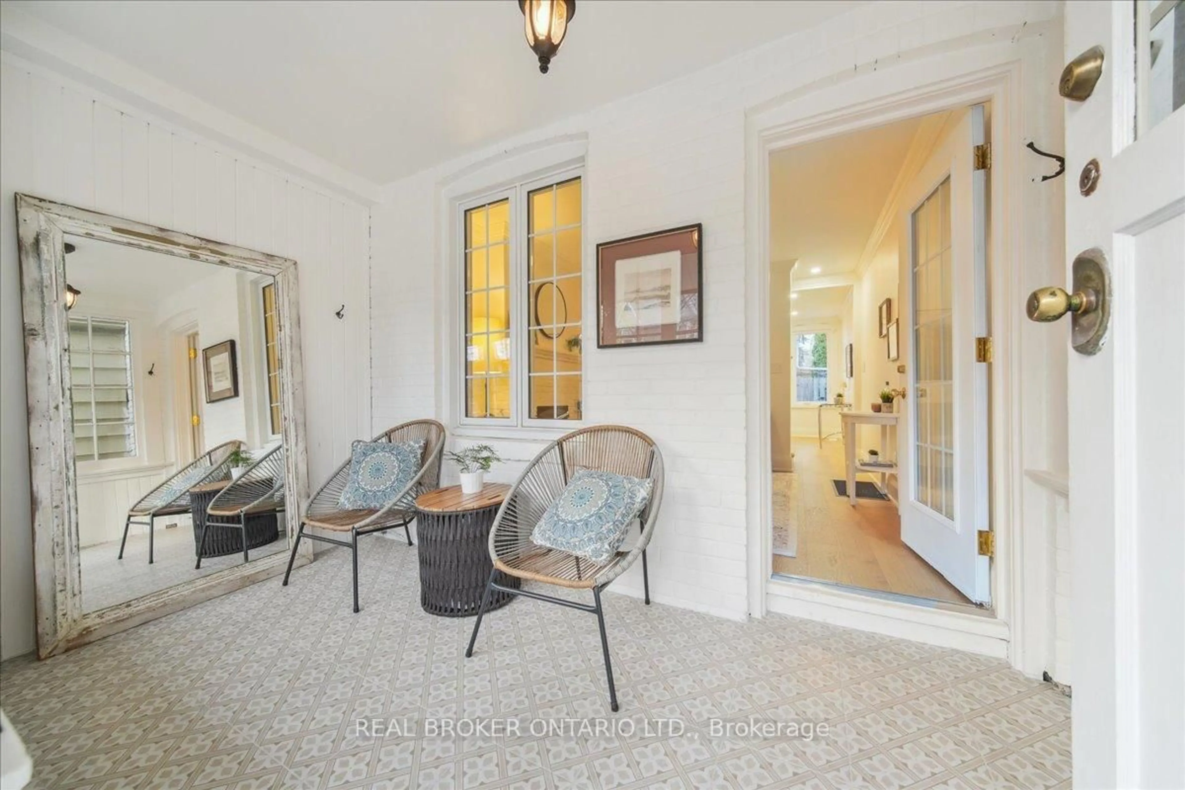 Indoor foyer for 13 Morton Rd, Toronto Ontario M4C 4N7