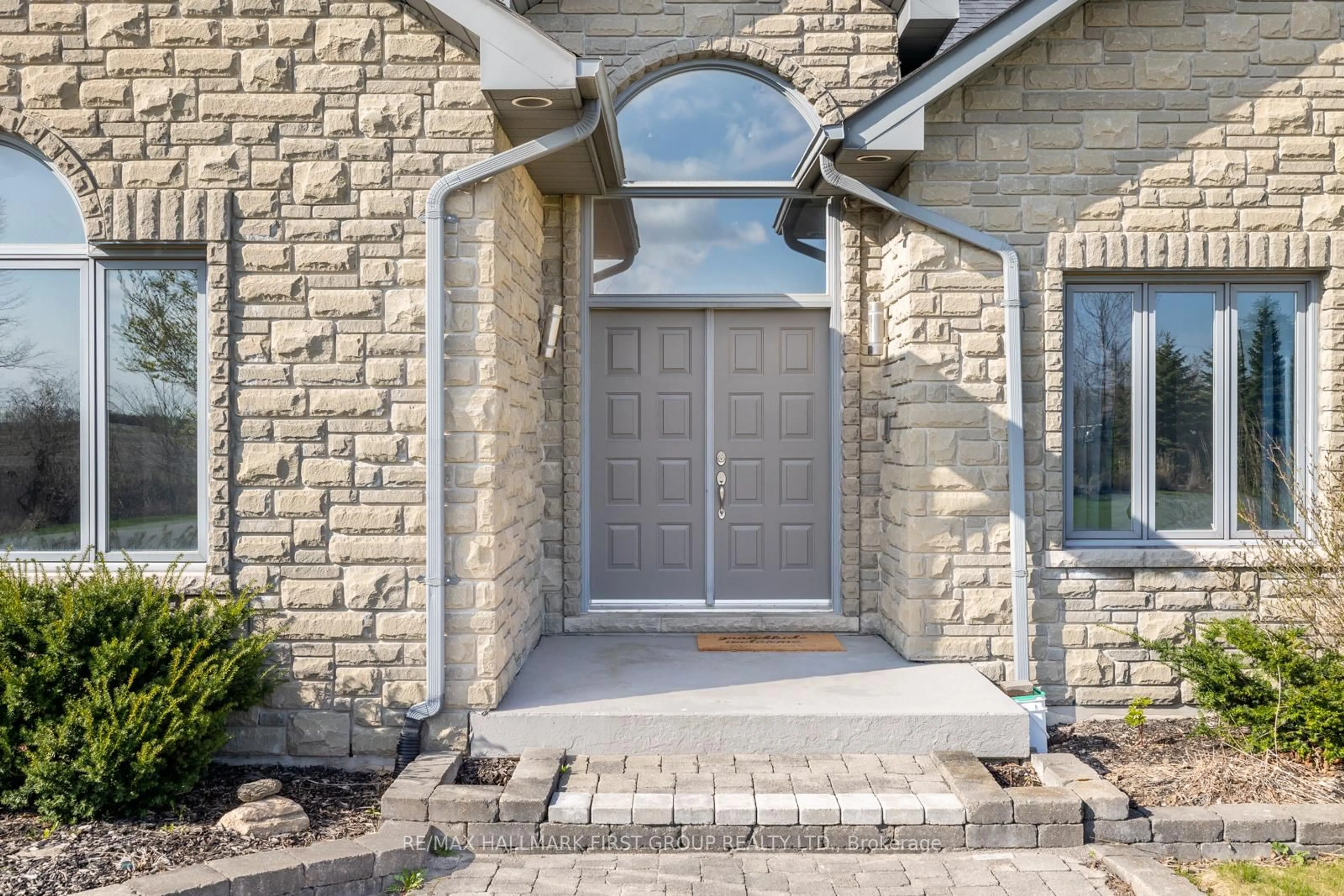 Indoor entryway for 7472 Aked Rd, Clarington Ontario L1C 3K6