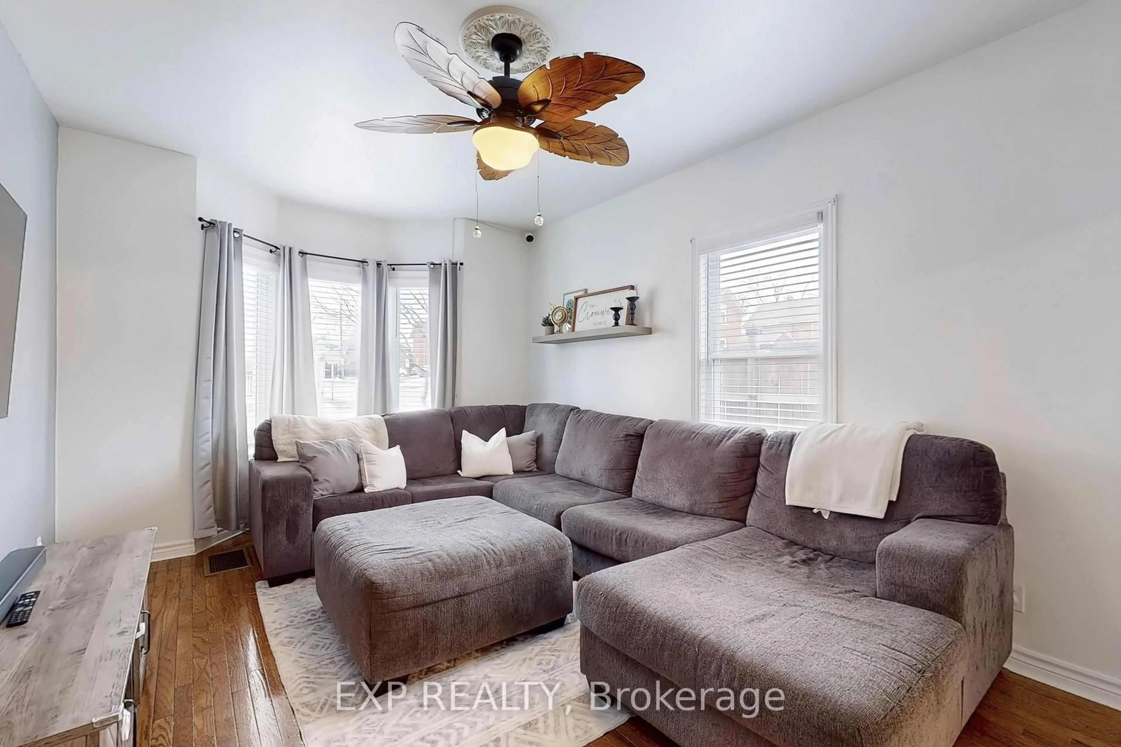Living room with furniture, unknown for 185 Mary St, Oshawa Ontario L1G 5C1