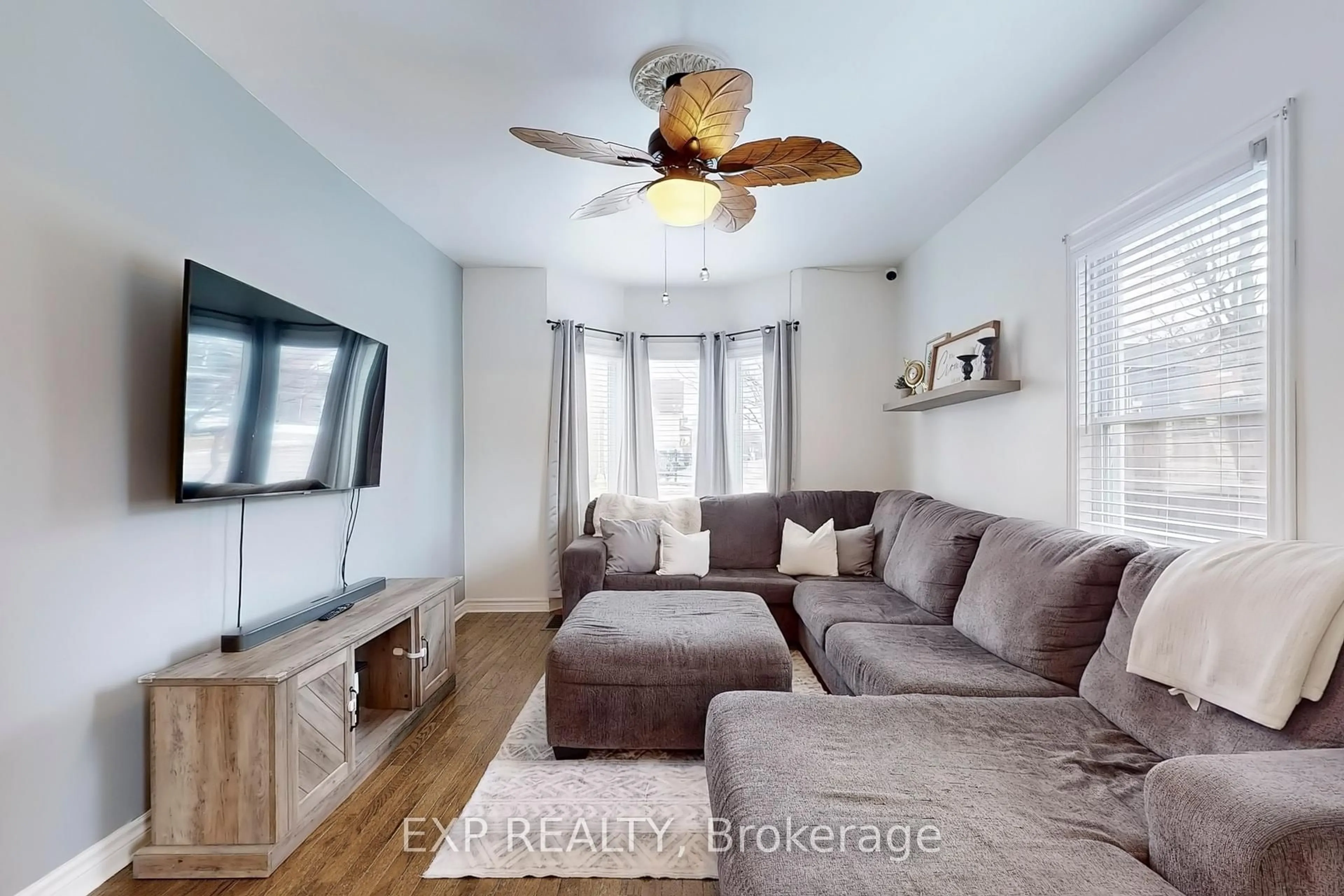 Living room with furniture, unknown for 185 Mary St, Oshawa Ontario L1G 5C1
