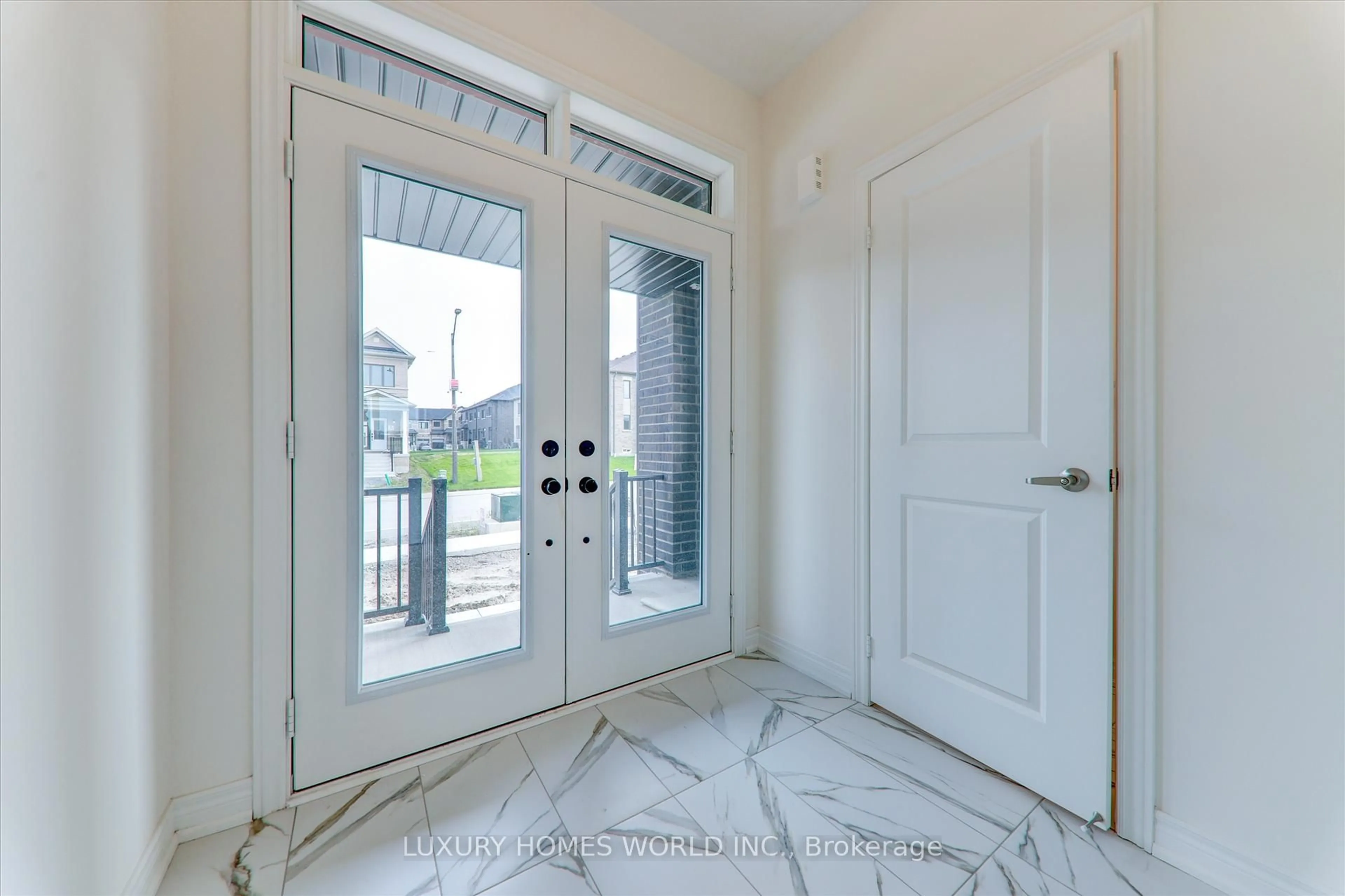 Indoor entryway for 85 Armilia Pl, Whitby Ontario L1P 0P7