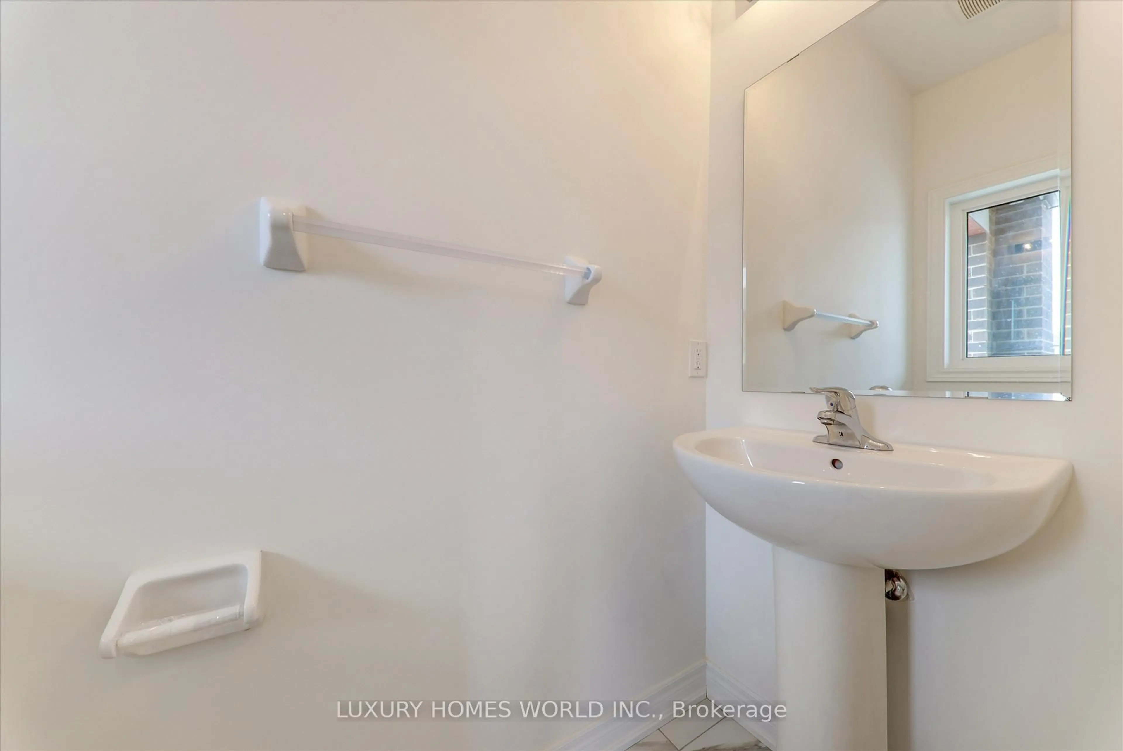 Standard bathroom, unknown for 85 Armilia Pl, Whitby Ontario L1P 0P7