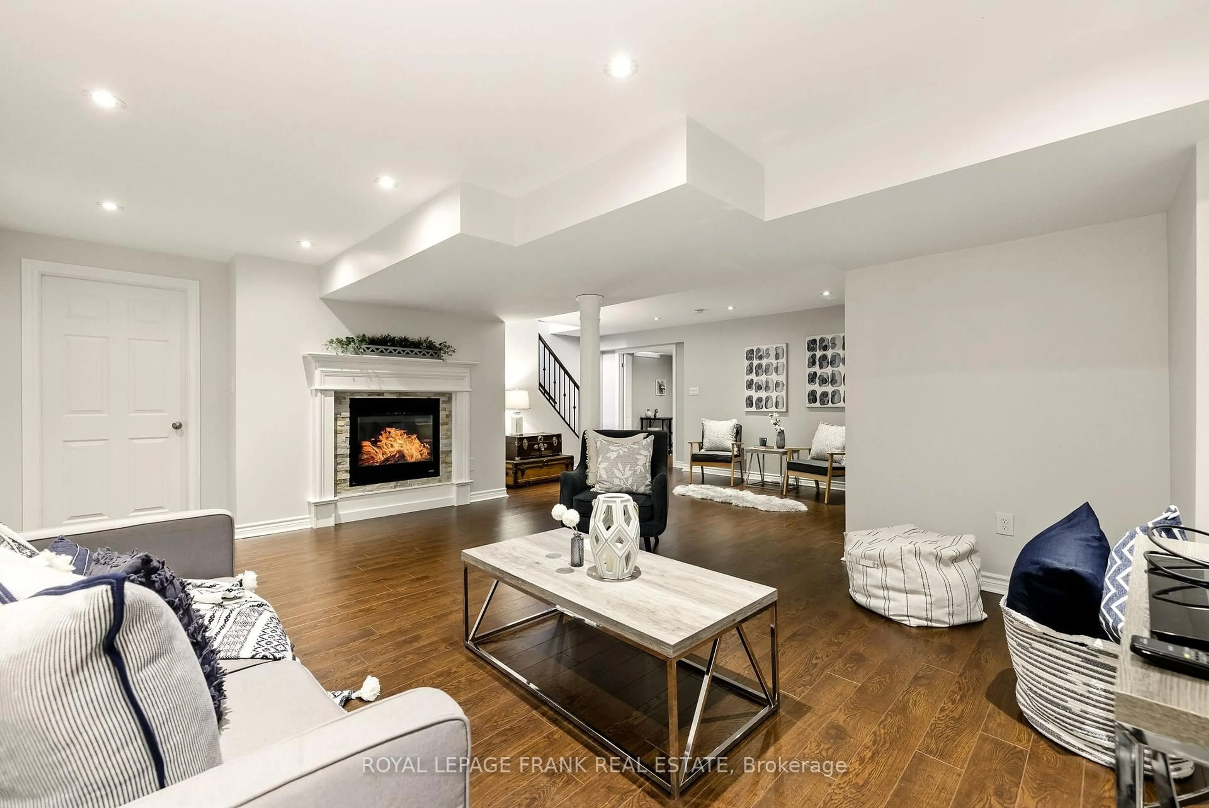 Living room with furniture, unknown for 417 West Scugog Lane, Clarington Ontario L1C 0G4