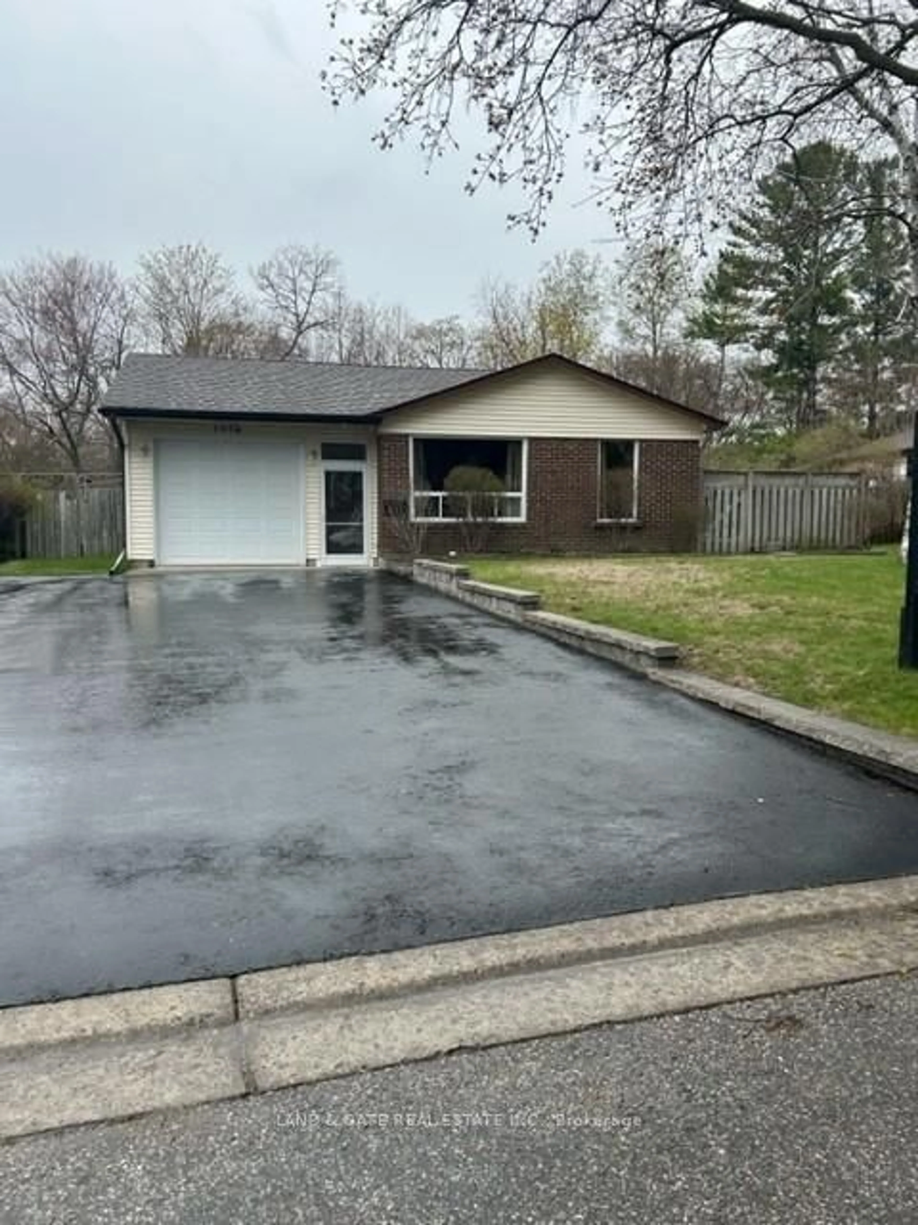 Unknown for 1038 Exeter St, Oshawa Ontario L1G 7E9