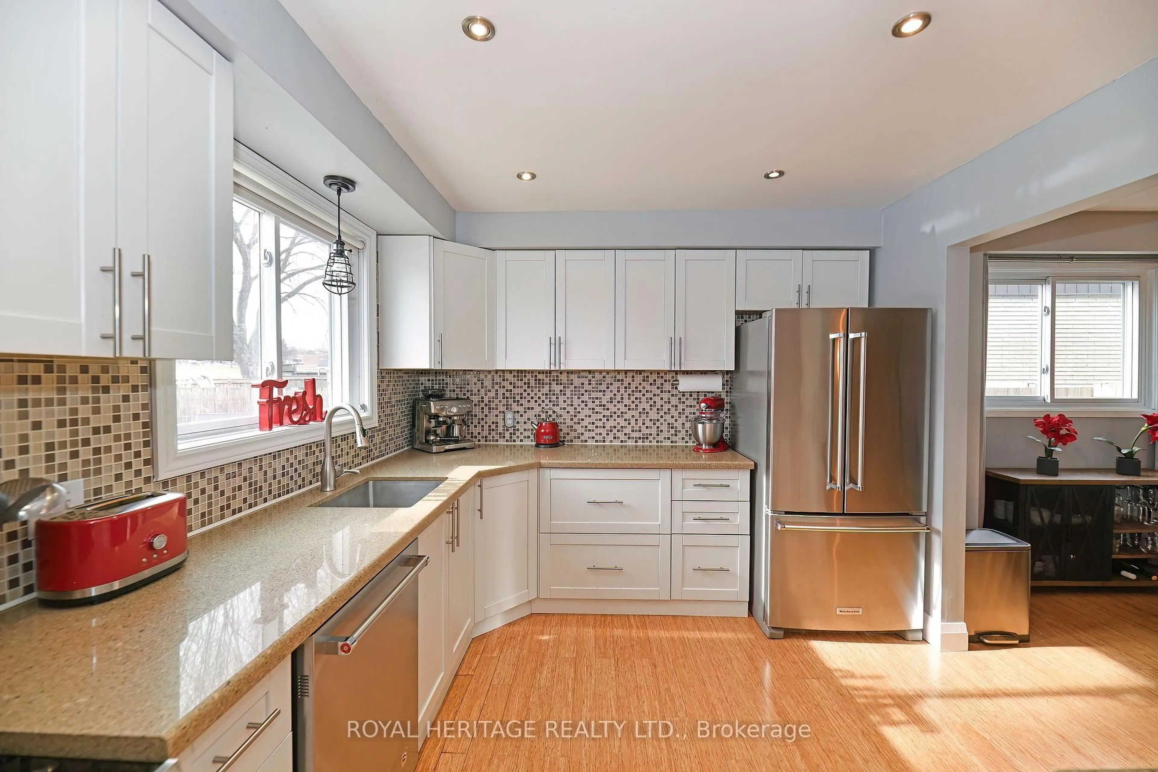 Contemporary kitchen, unknown for 32 Hillier St, Clarington Ontario L1C 3S4