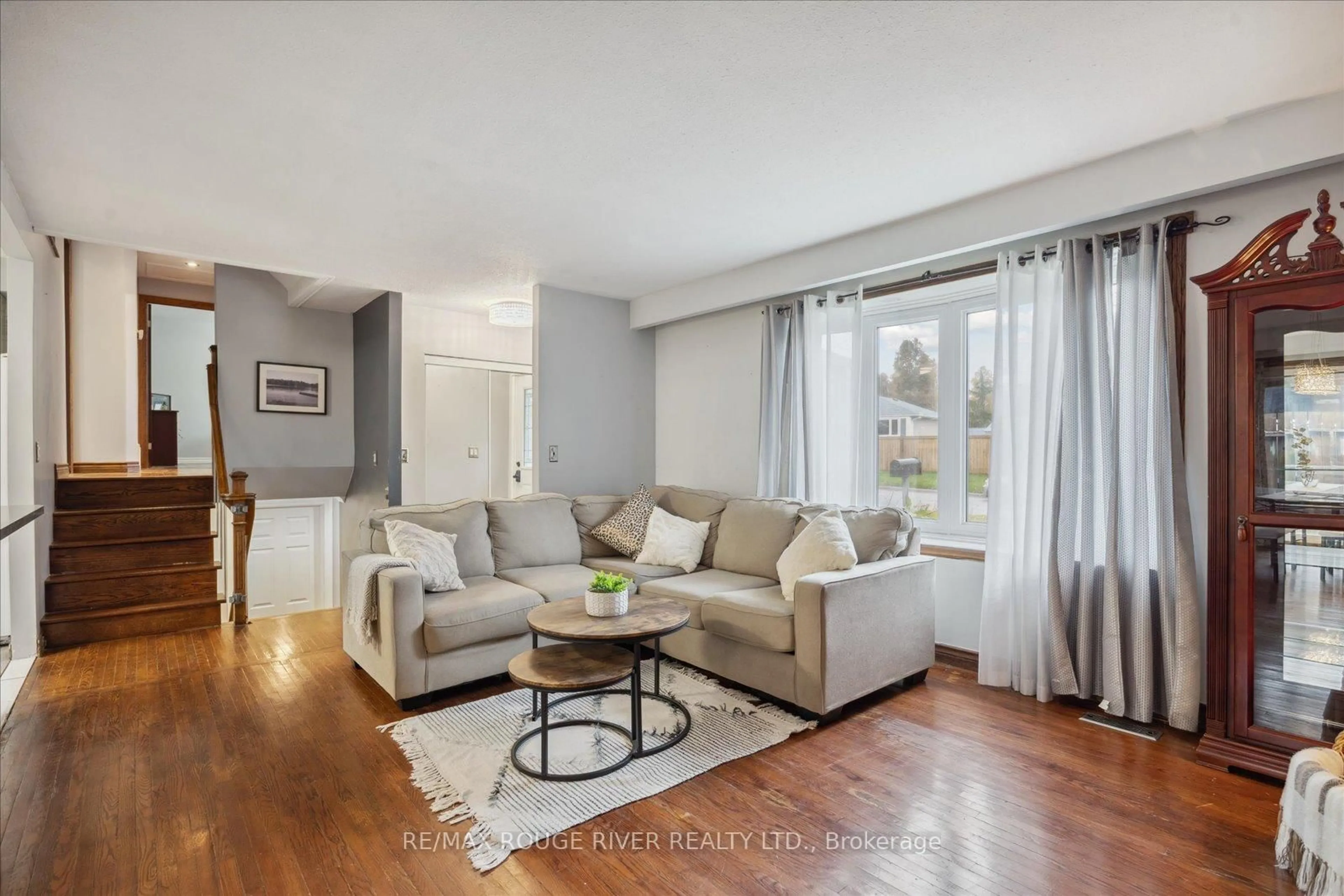 Living room with furniture, unknown for 224 Arden Dr, Oshawa Ontario L1G 1X5