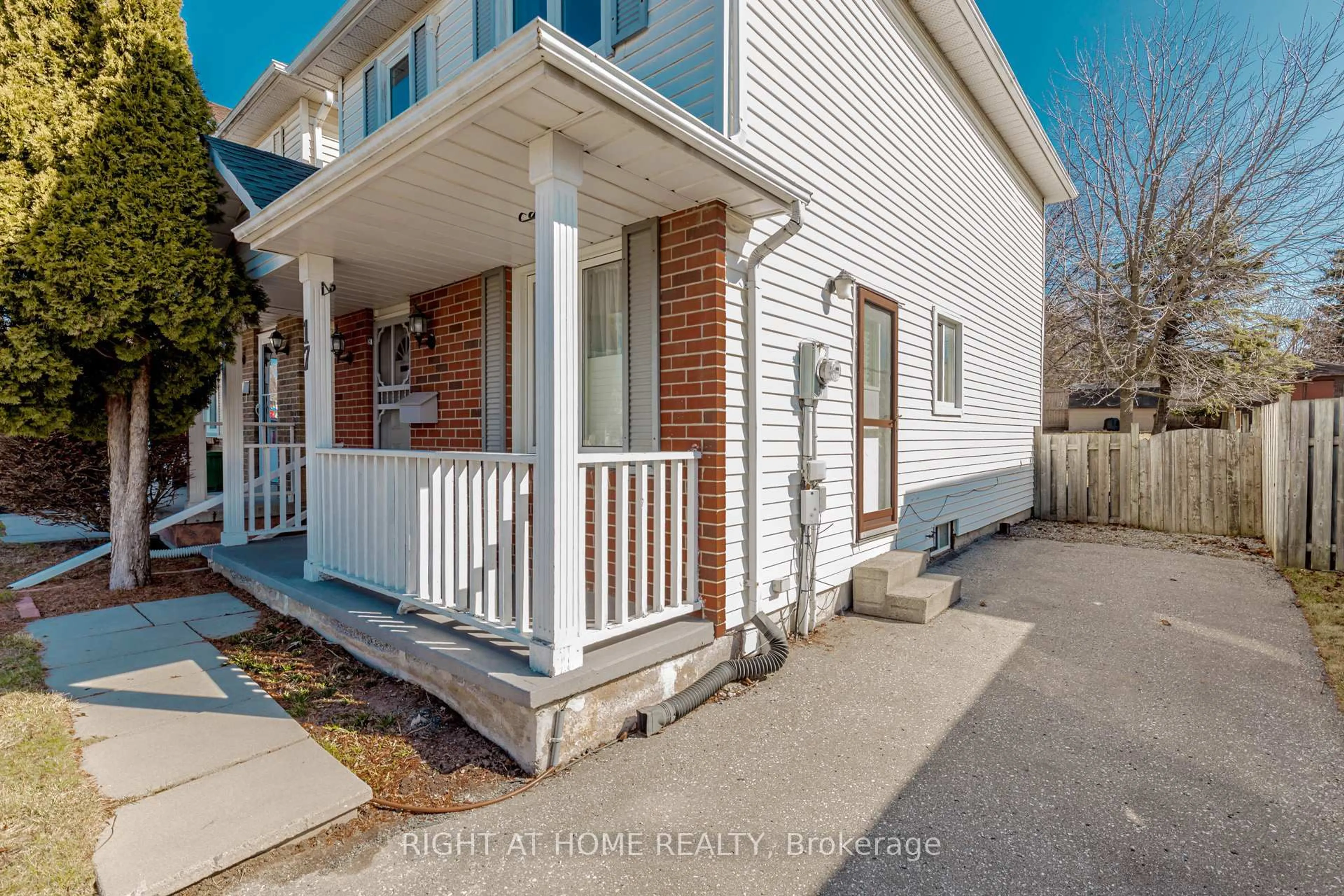 Unknown for 17 Overbank Dr, Oshawa Ontario L1J 7X9