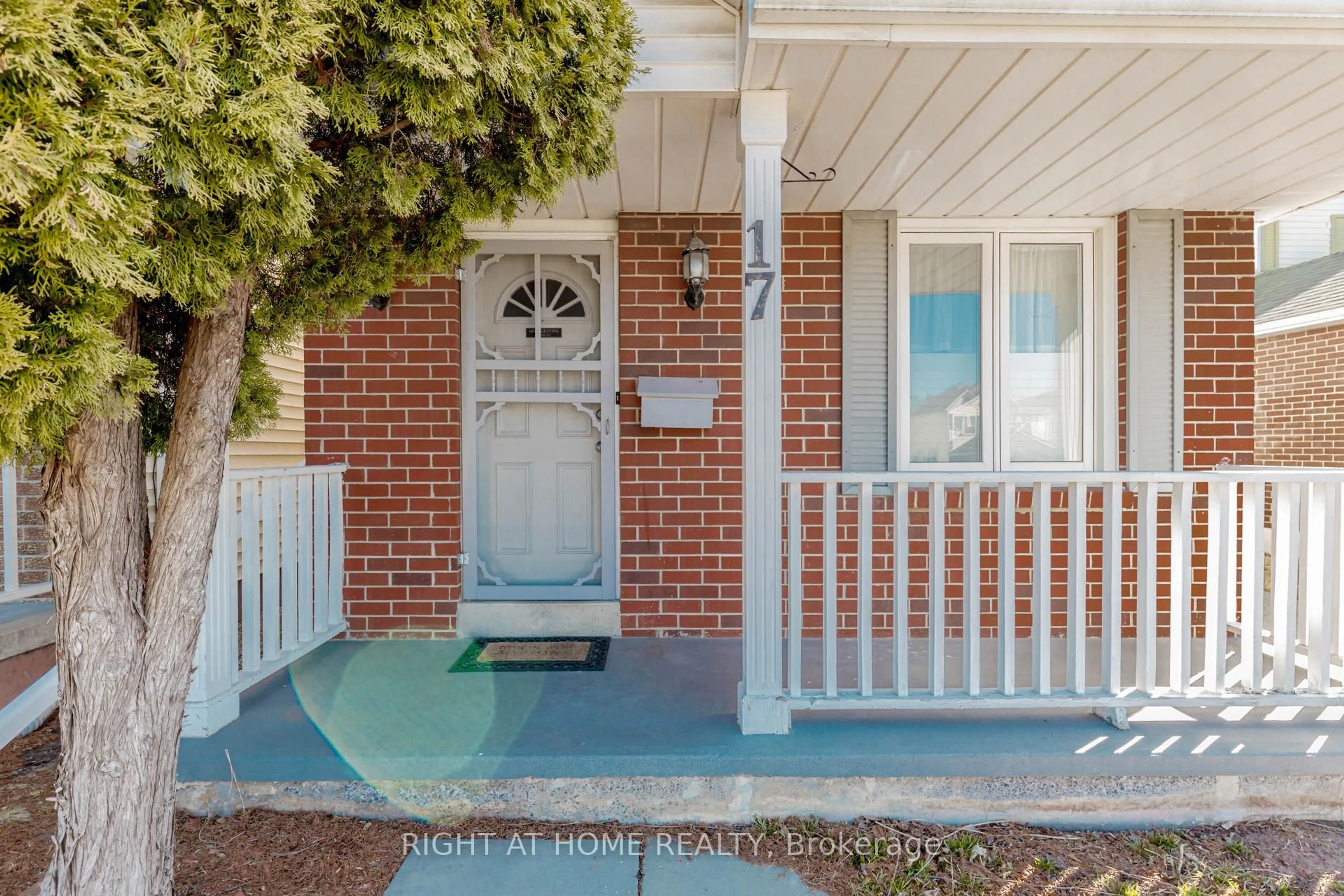 Unknown for 17 Overbank Dr, Oshawa Ontario L1J 7X9
