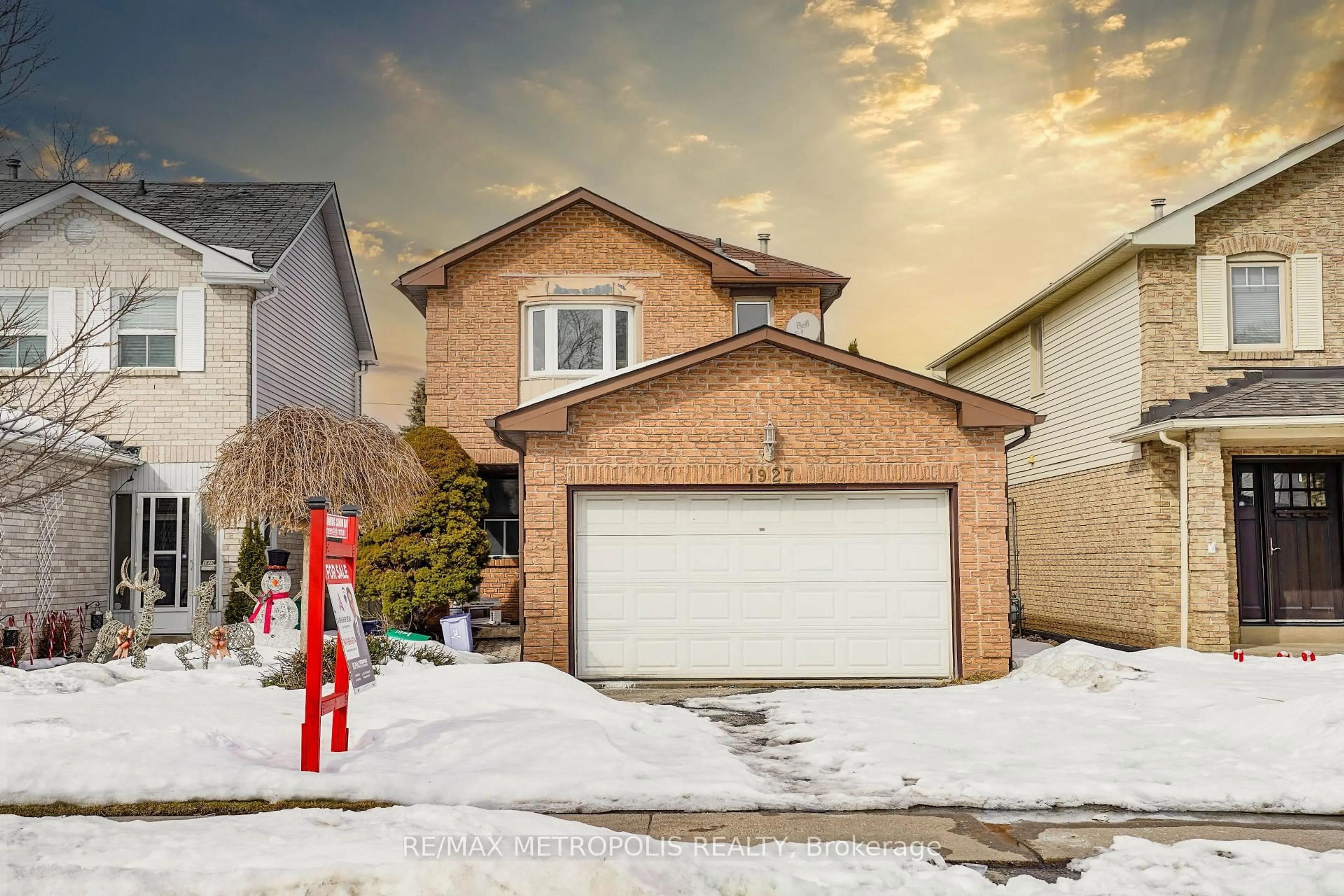 Unknown for 1927 PARKSIDE Dr, Pickering Ontario L1V 3N6