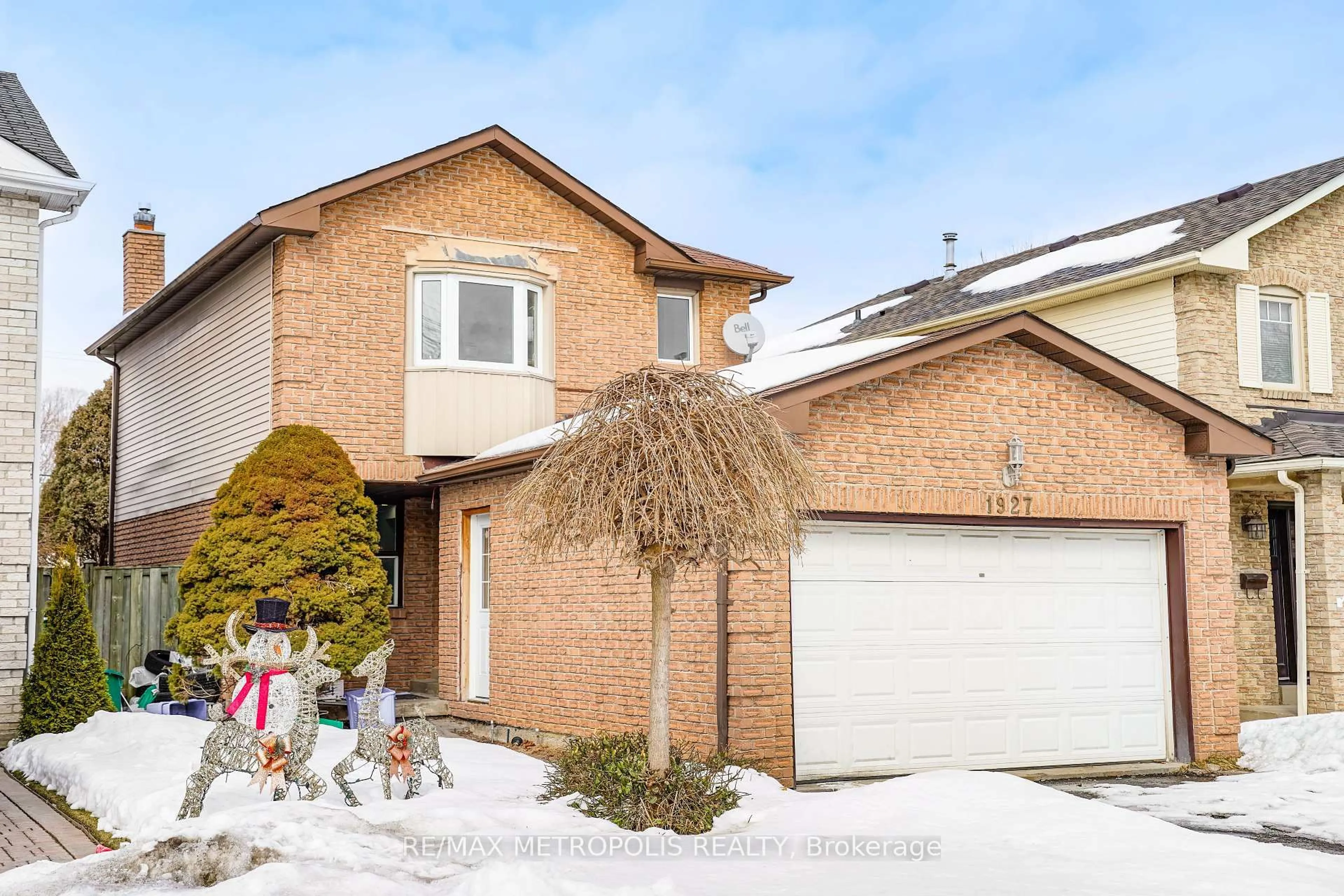 Home with brick exterior material, street for 1927 PARKSIDE Dr, Pickering Ontario L1V 3N6