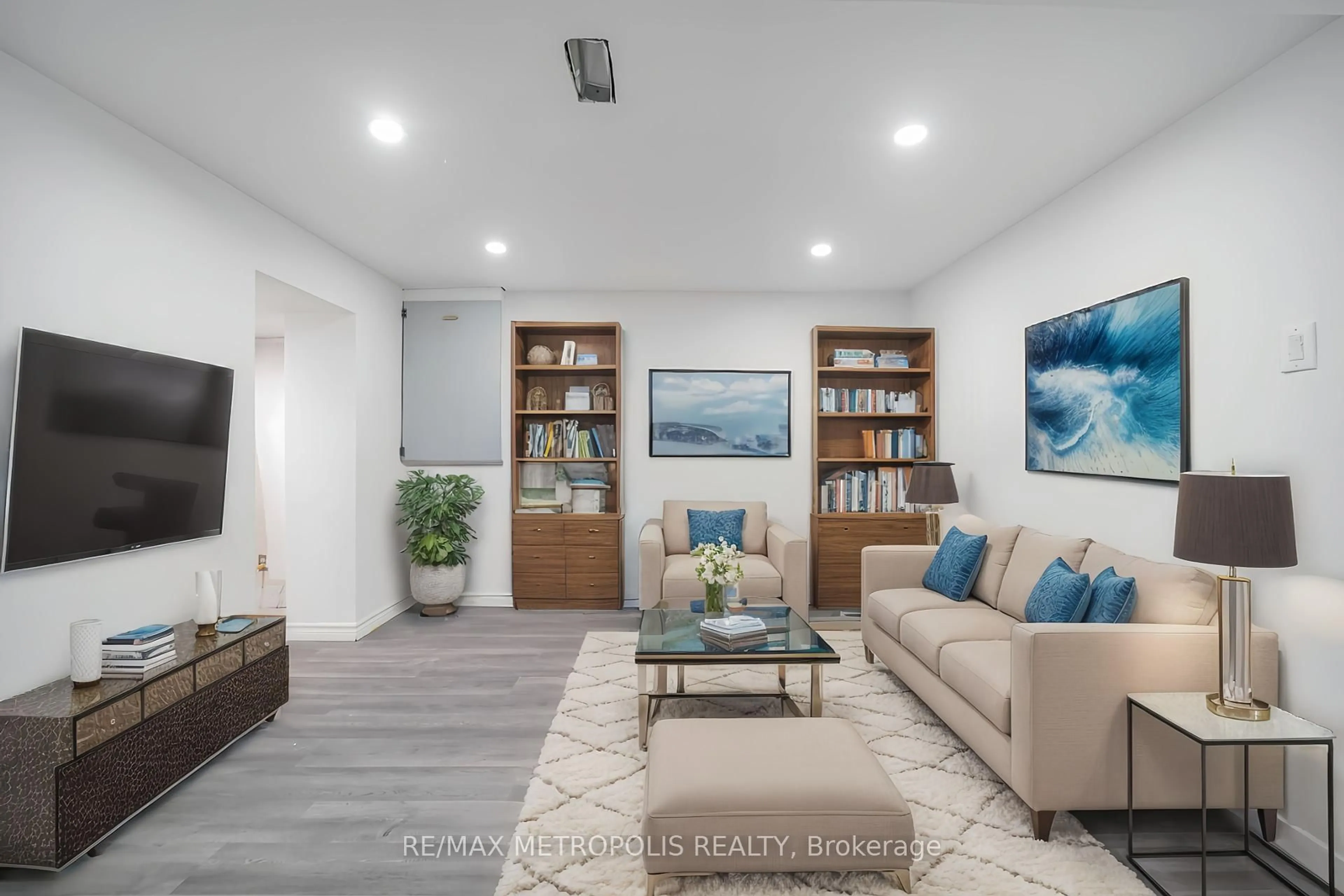 Living room with furniture, unknown for 1927 PARKSIDE Dr, Pickering Ontario L1V 3N6