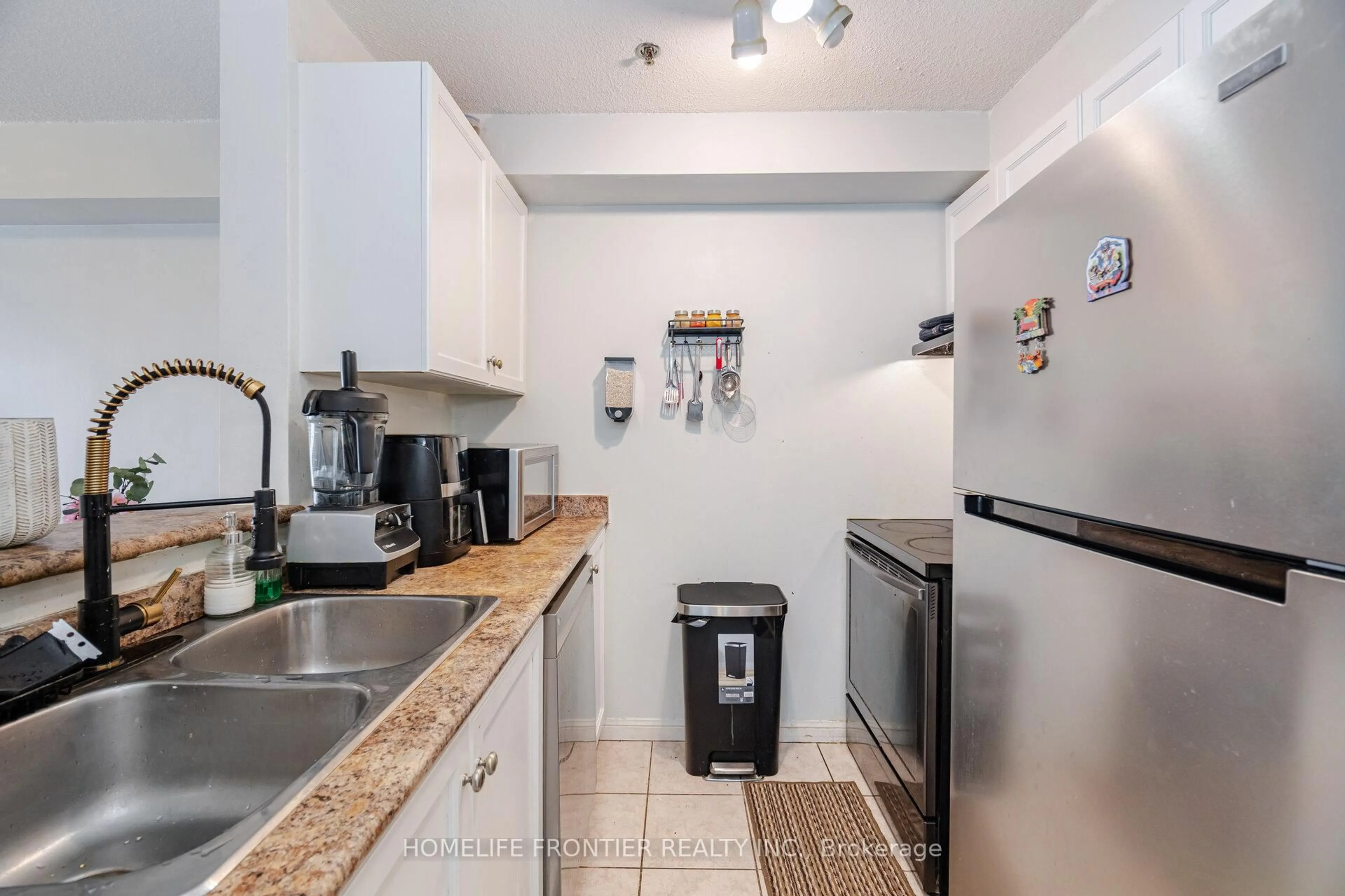 Standard kitchen, unknown for 5225 Finch Ave #313, Toronto Ontario M1S 5W8