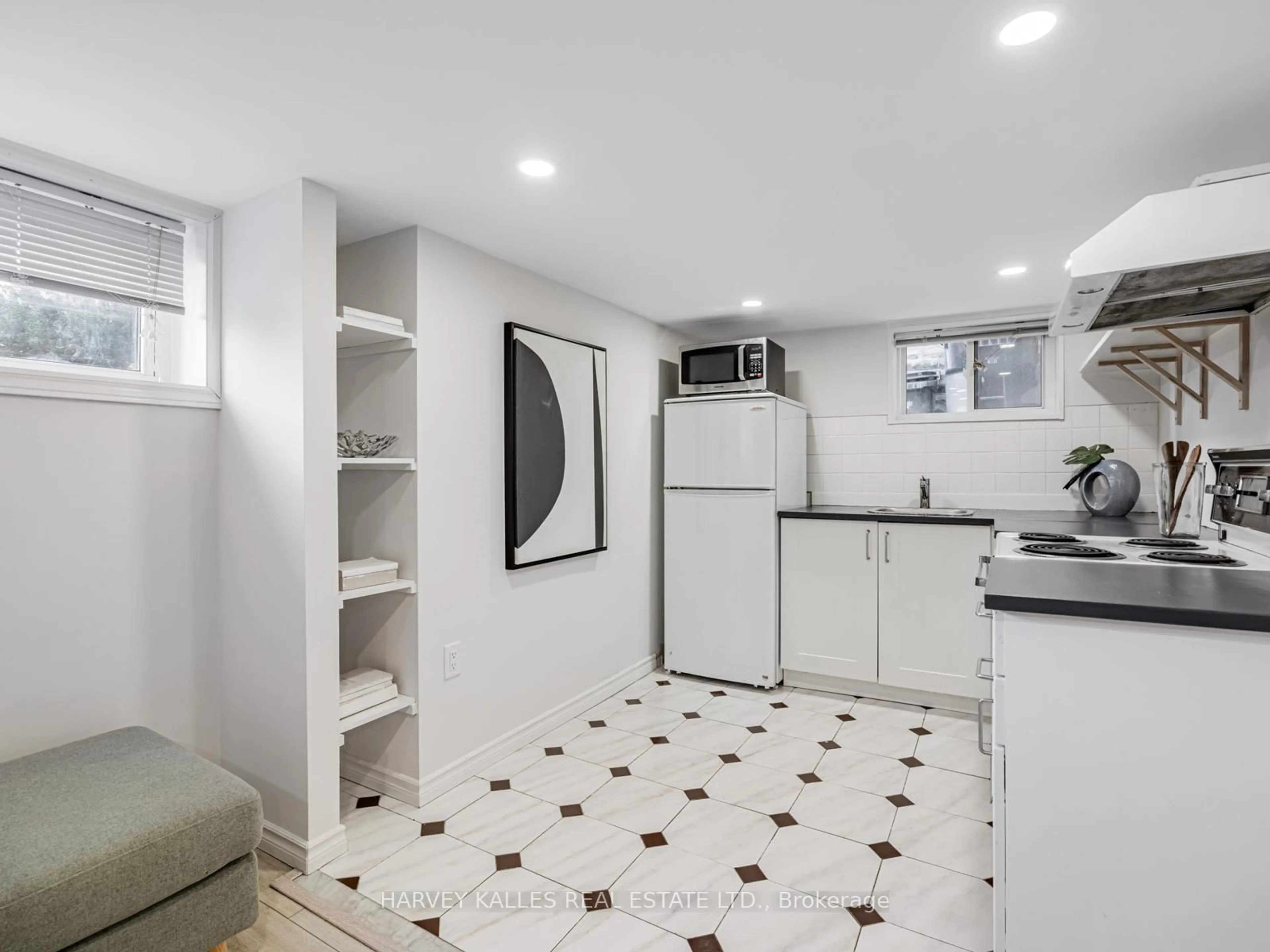 Unknown for 511 Sammon Ave, Toronto Ontario M4J 2B3