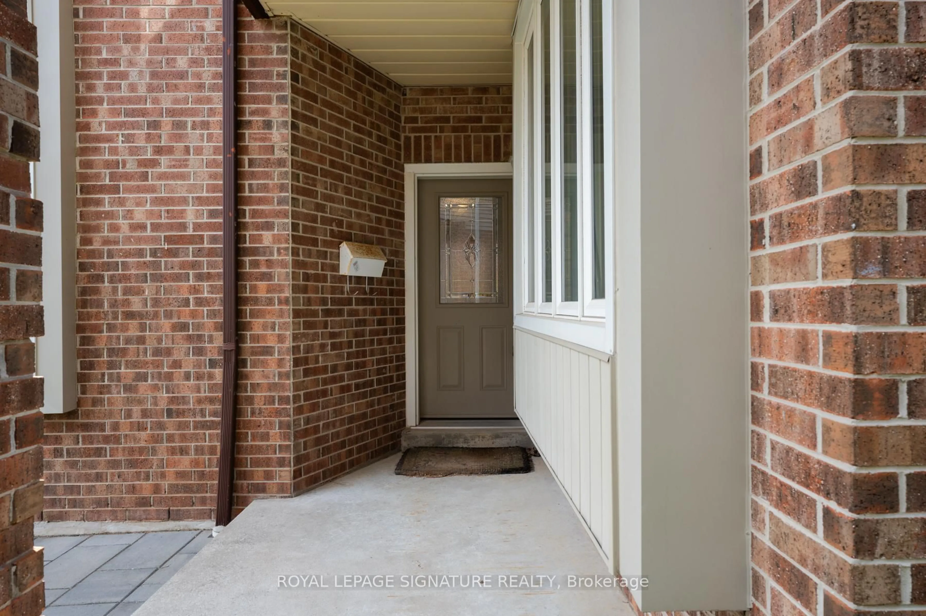 Indoor entryway for 1730 Echo Point Crt, Pickering Ontario L1V 5C8