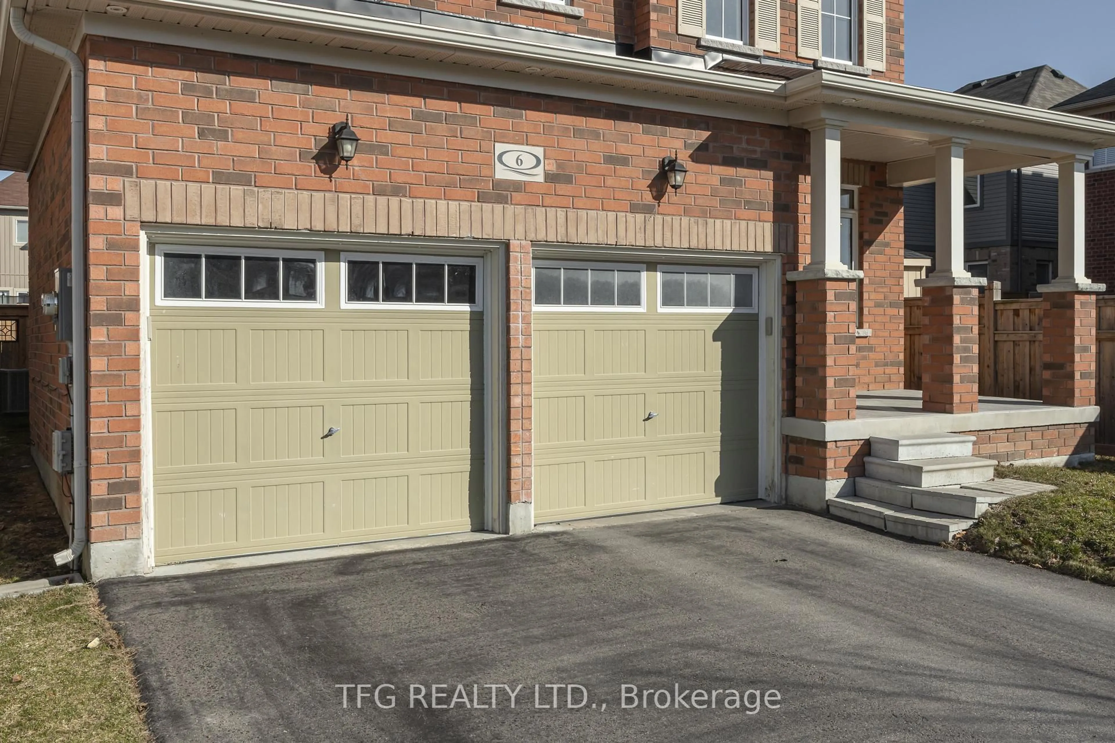 Indoor garage for 6 Henry Smith Ave, Clarington Ontario L1C 0W2