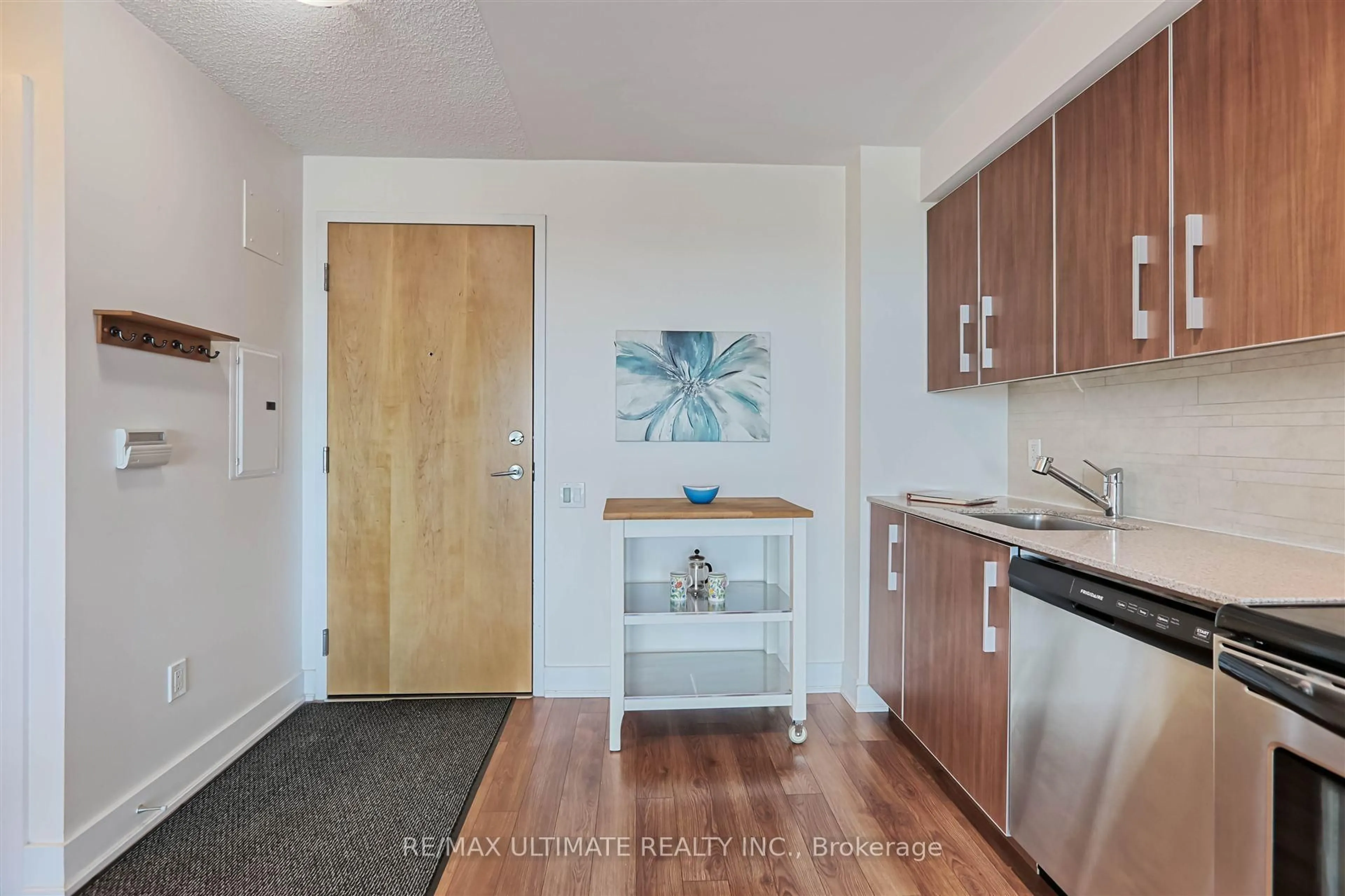 Standard kitchen, unknown for 1048 Broadview Ave #1604, Toronto Ontario M4K 2B8