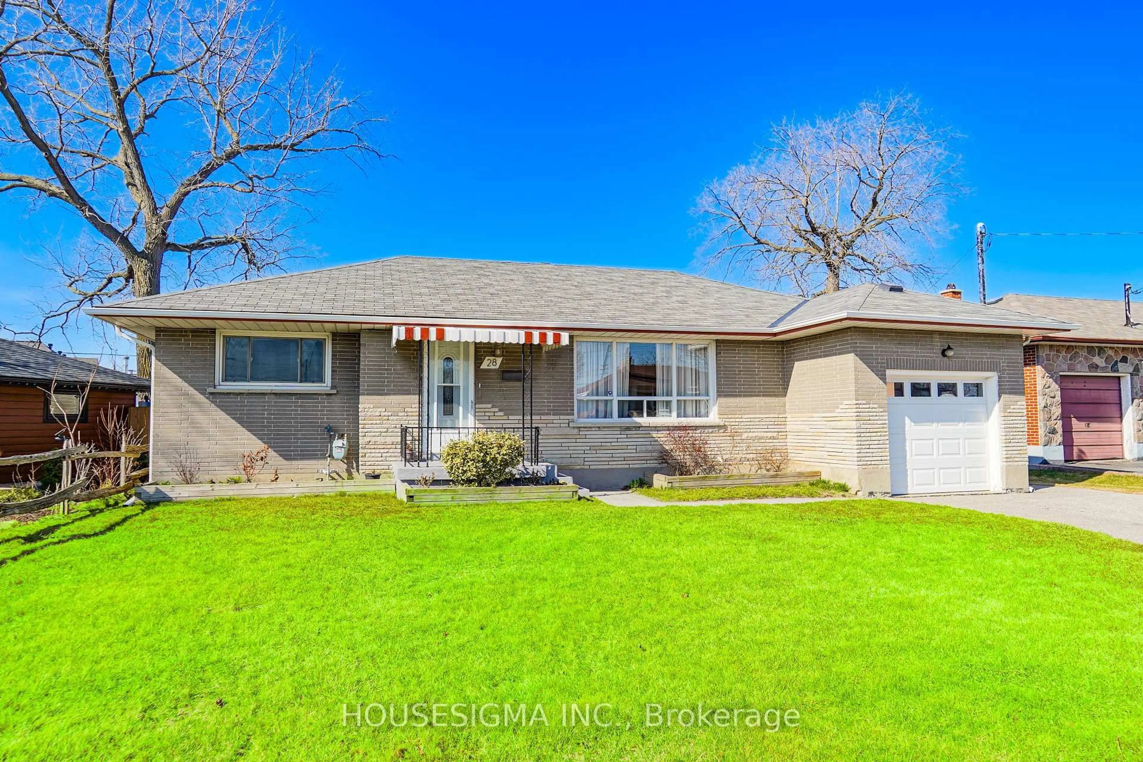 Home with vinyl exterior material, street for 28 Sandra St, Oshawa Ontario L1H 3W3
