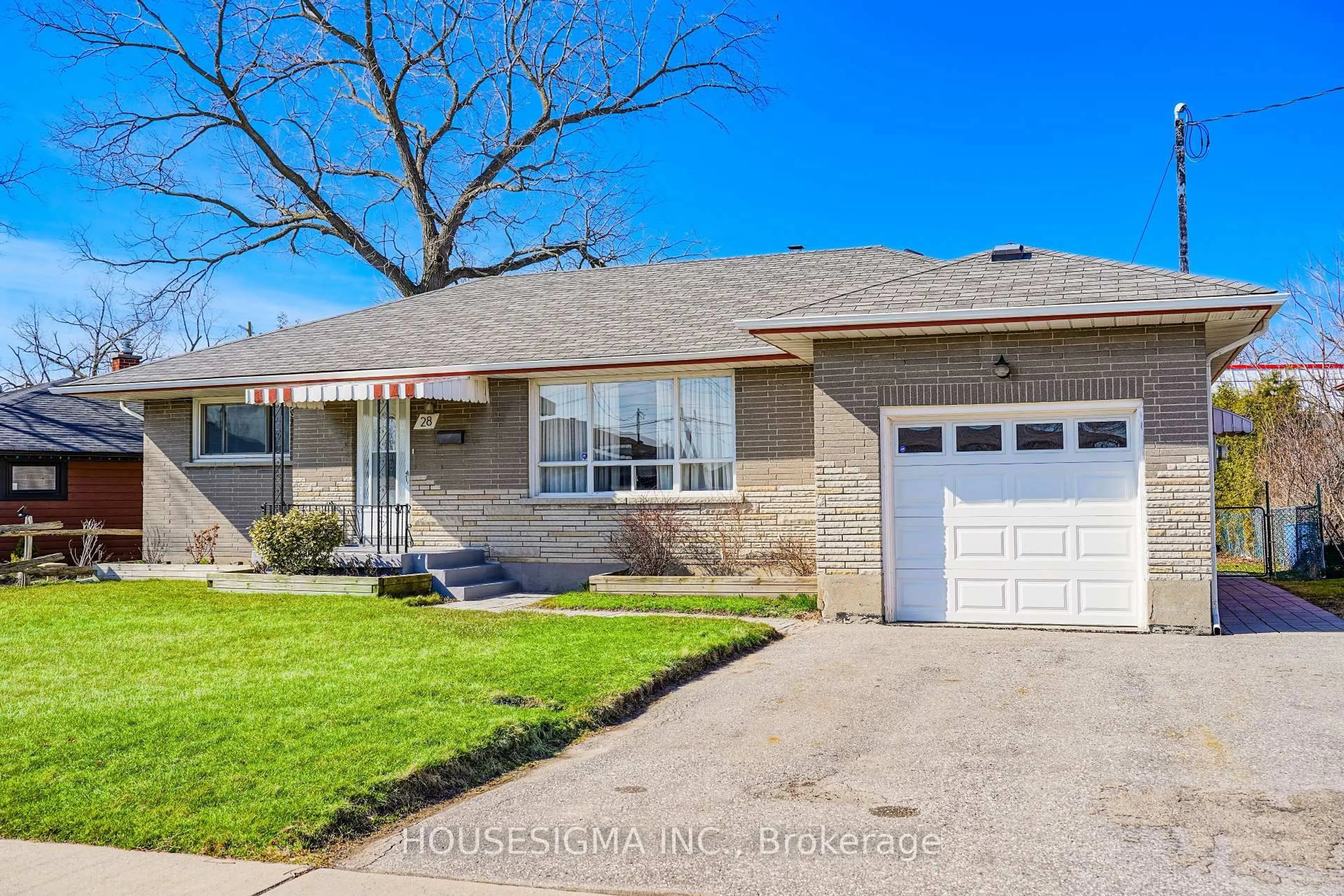 Home with vinyl exterior material, street for 28 Sandra St, Oshawa Ontario L1H 3W3
