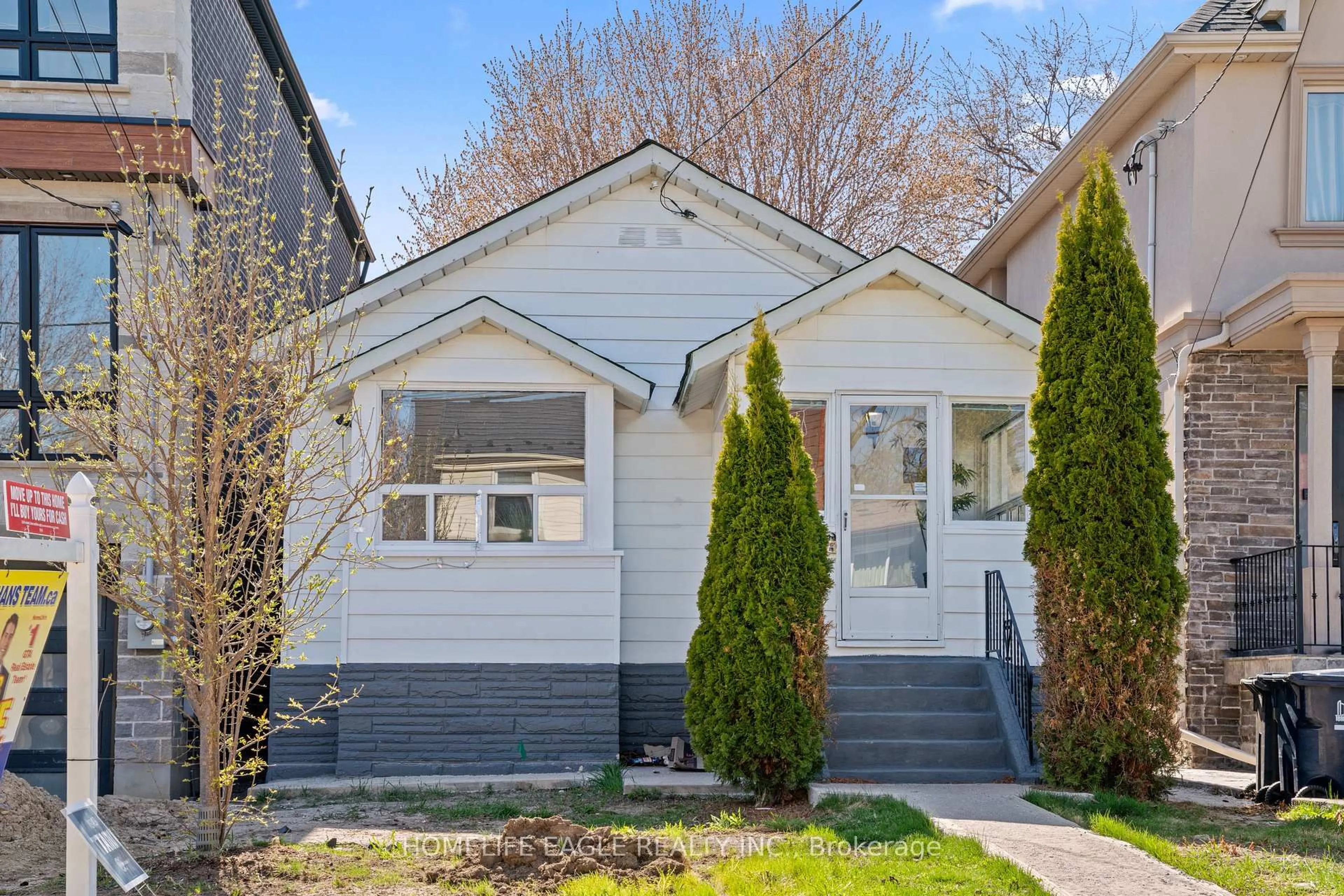 Home with vinyl exterior material, street for 82 Haslam St, Toronto Ontario M1N 3N7