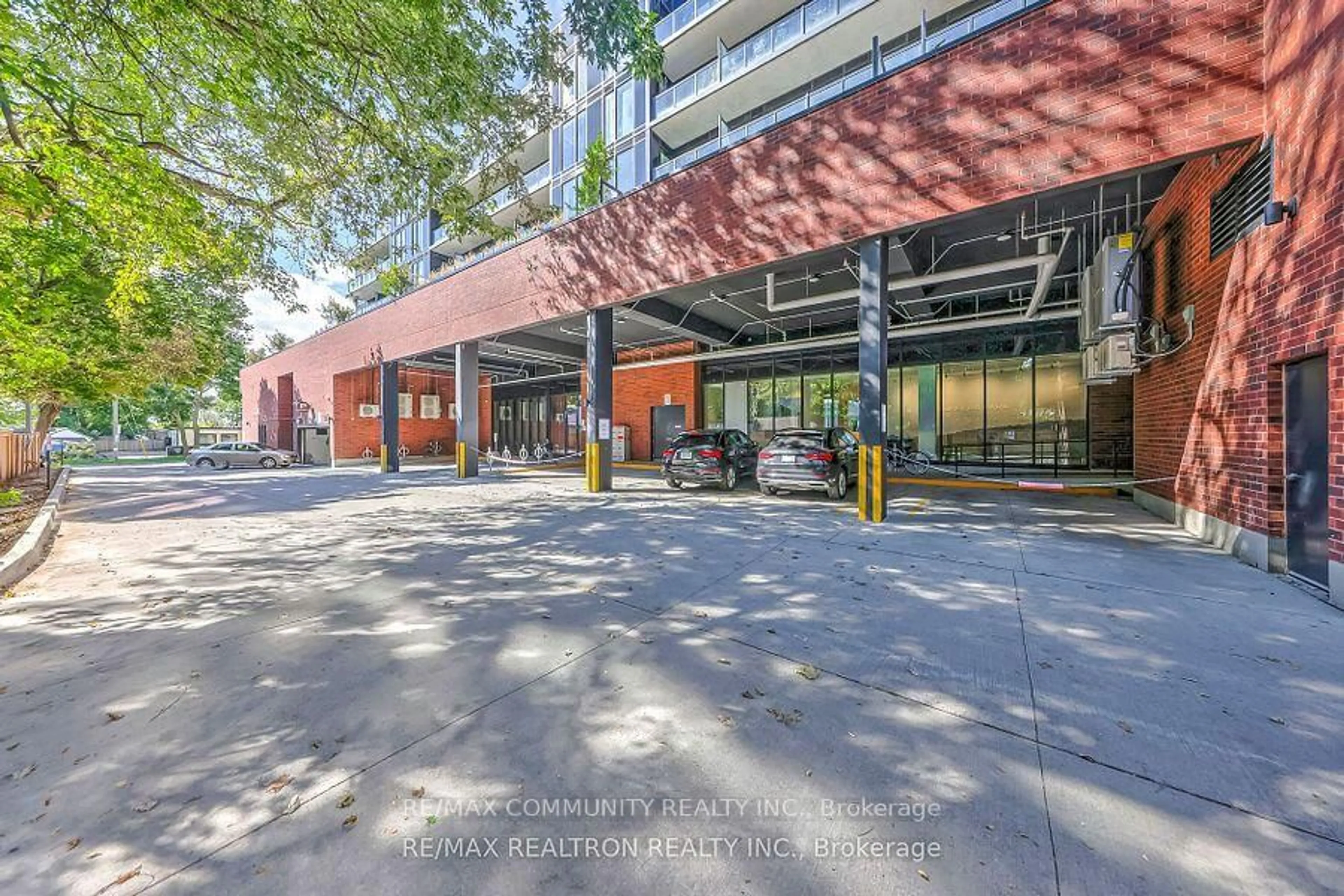 Indoor foyer for 2799 Kingston Rd #709, Toronto Ontario M1M 1N1