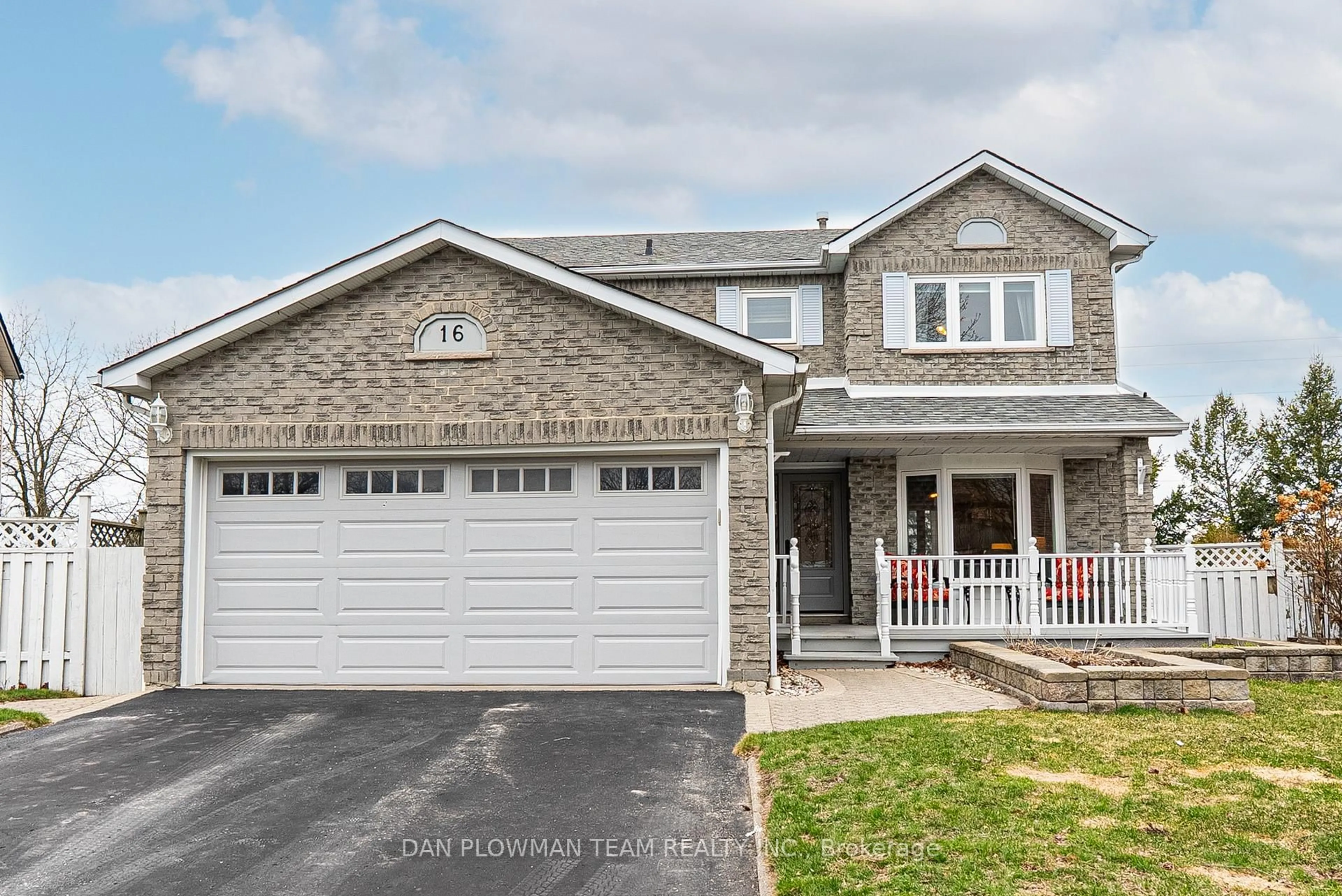 Home with vinyl exterior material, street for 16 Greenview Crt, Whitby Ontario L1N 8J1