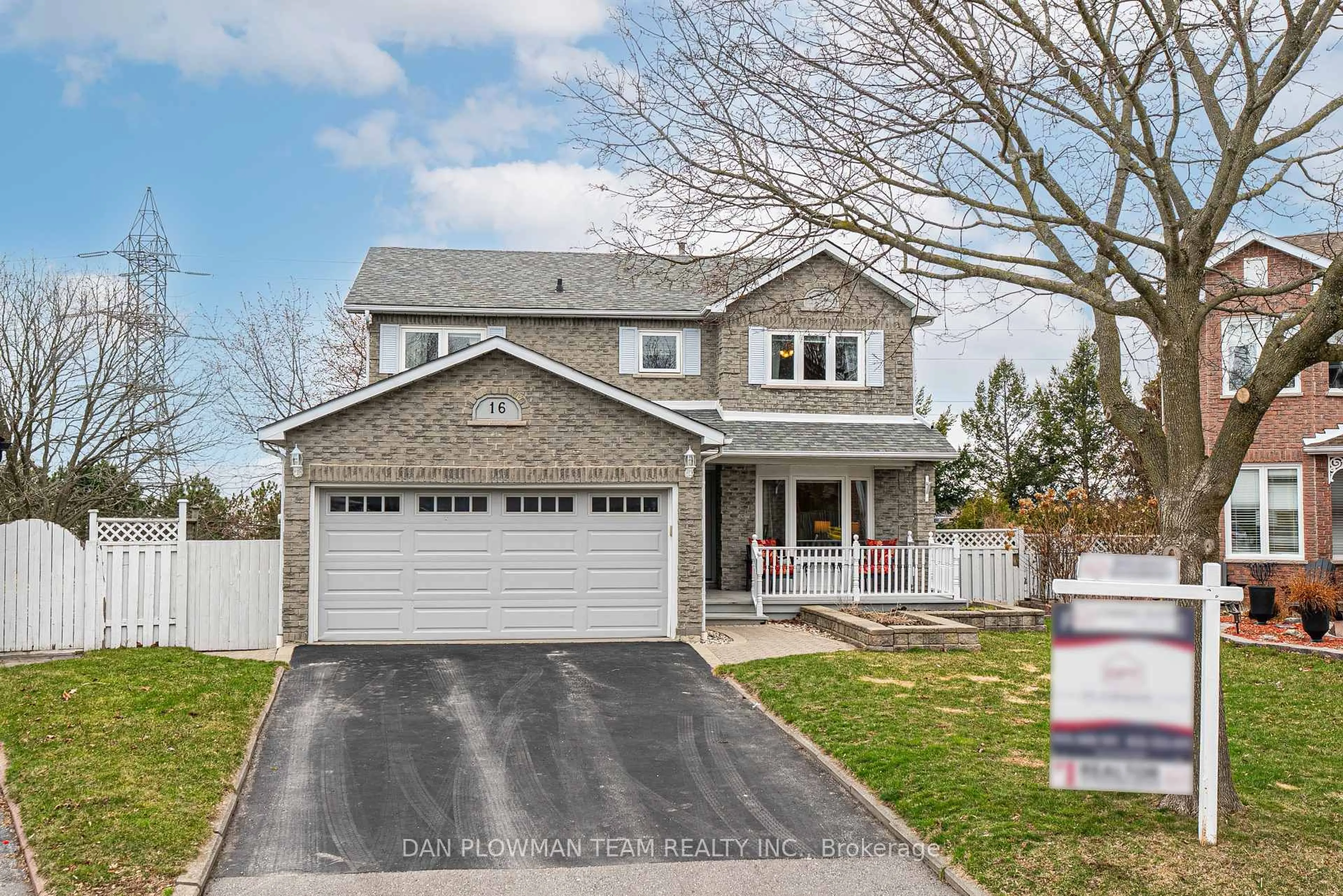 Home with vinyl exterior material, street for 16 Greenview Crt, Whitby Ontario L1N 8J1