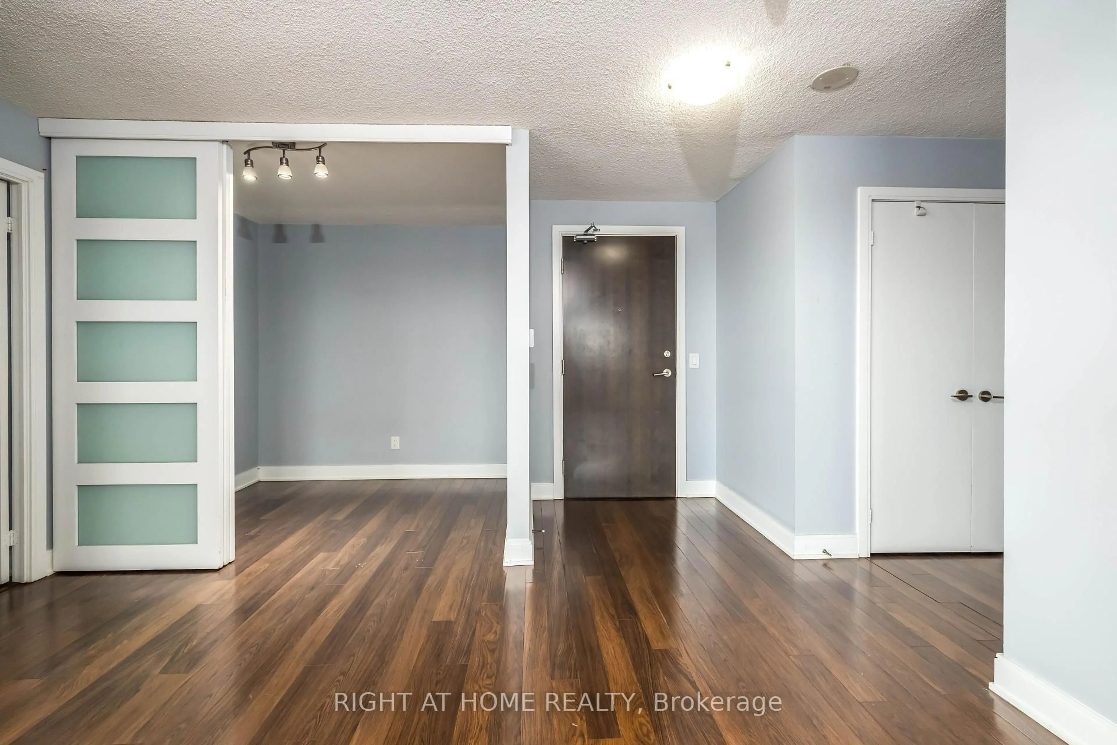 Indoor entryway for 125 Village Green Sq #3703, Toronto Ontario M1S 0G3
