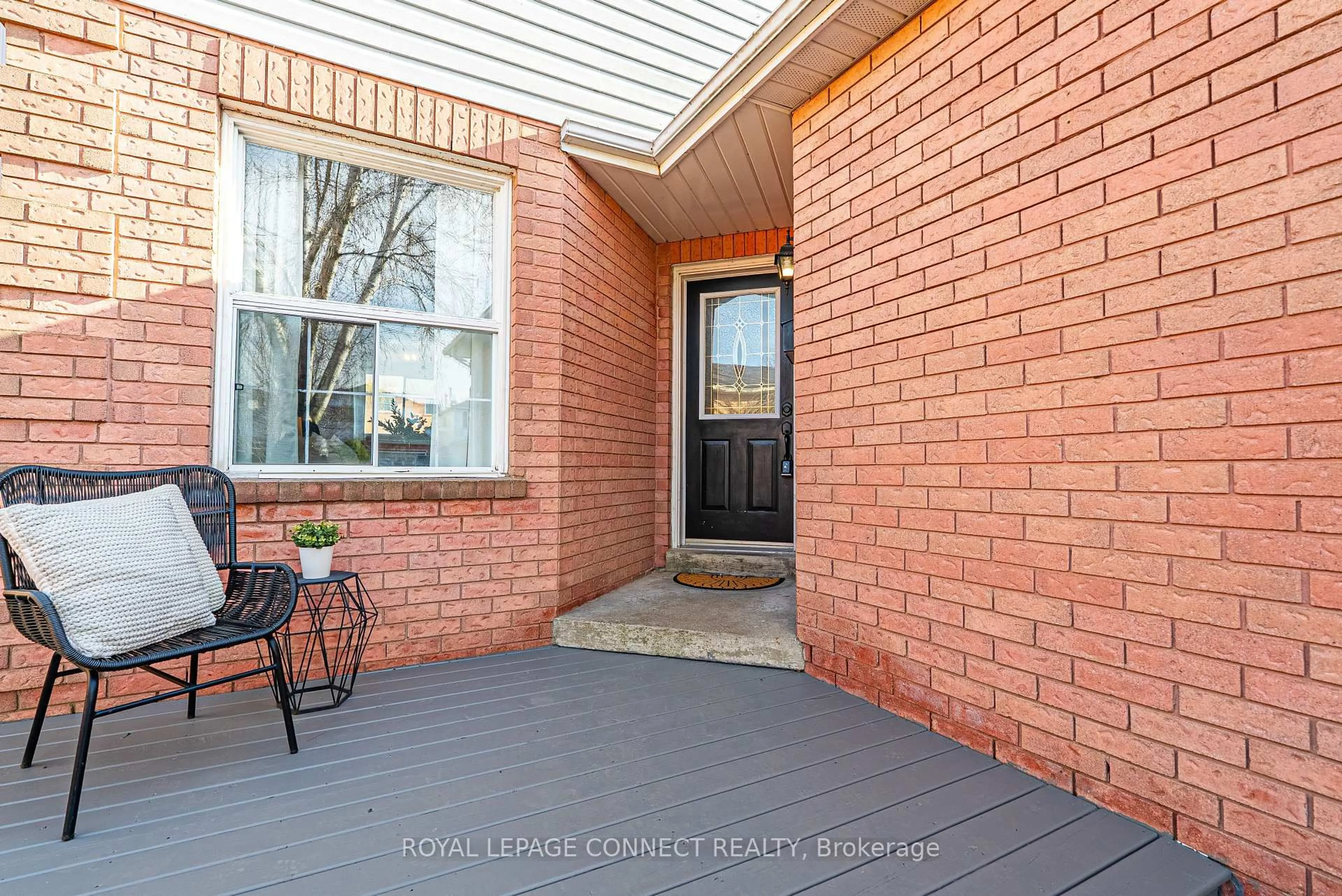 Indoor entryway for 9 Flaxman Ave, Clarington Ontario L1C 4S5