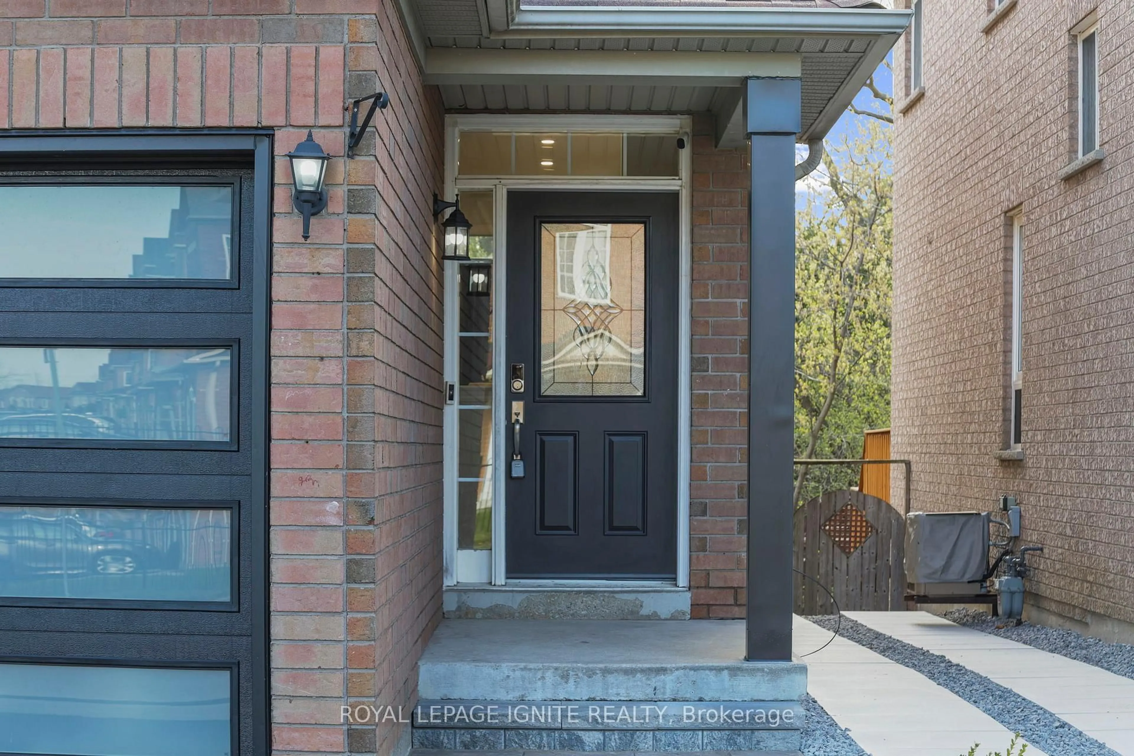 Indoor entryway for 30 Blackbird Gate, Toronto Ontario M1B 6B2