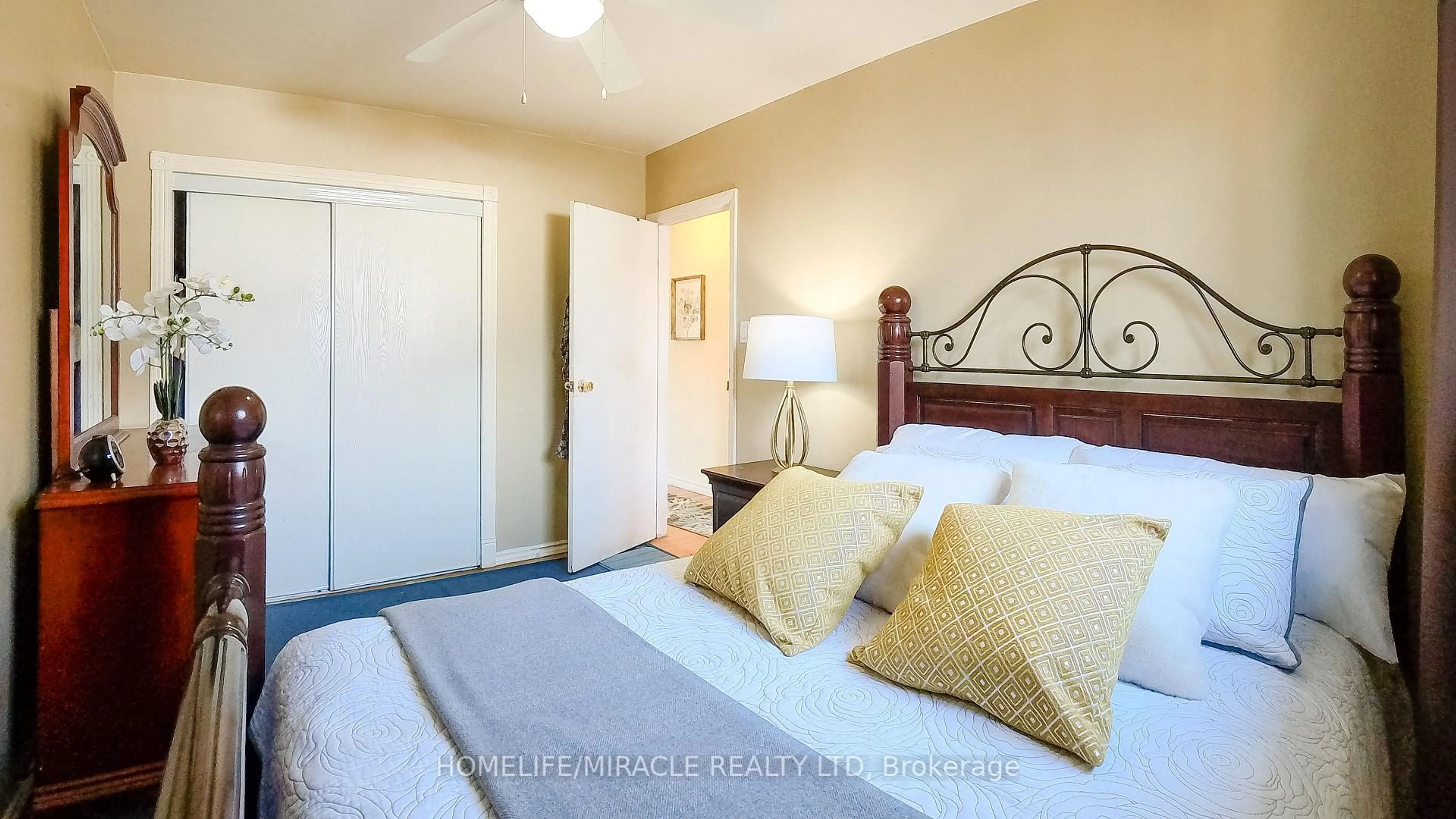 Bedroom with bed, unknown for 897 Antonio St, Pickering Ontario L1W 1T4