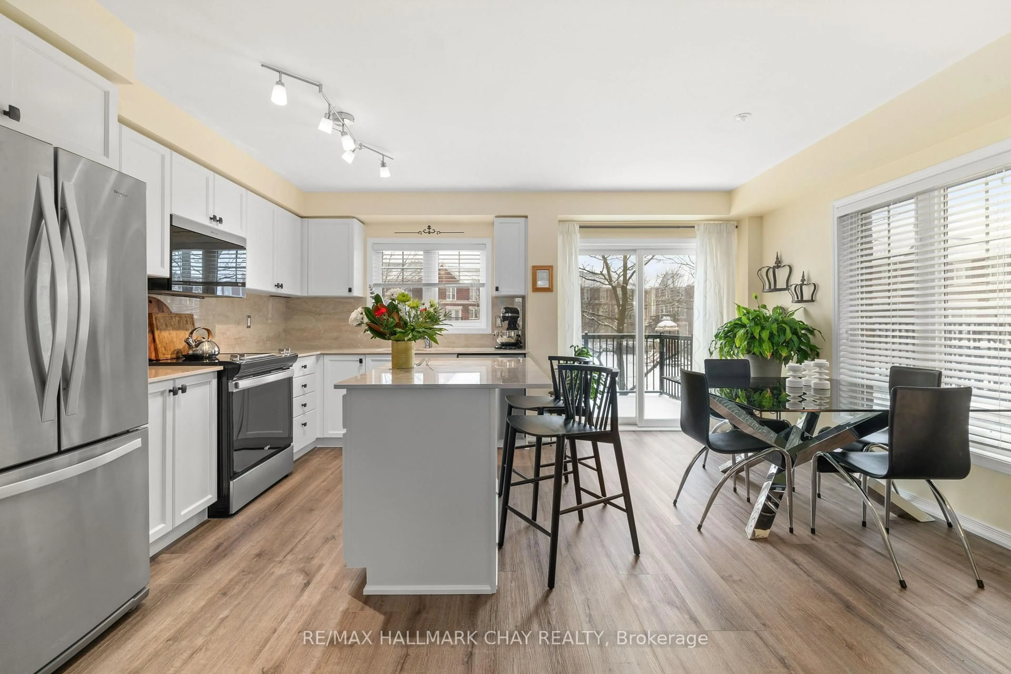 Open concept kitchen, wood/laminate floor for 571 Longworth Ave #13, Clarington Ontario L1C 0H3