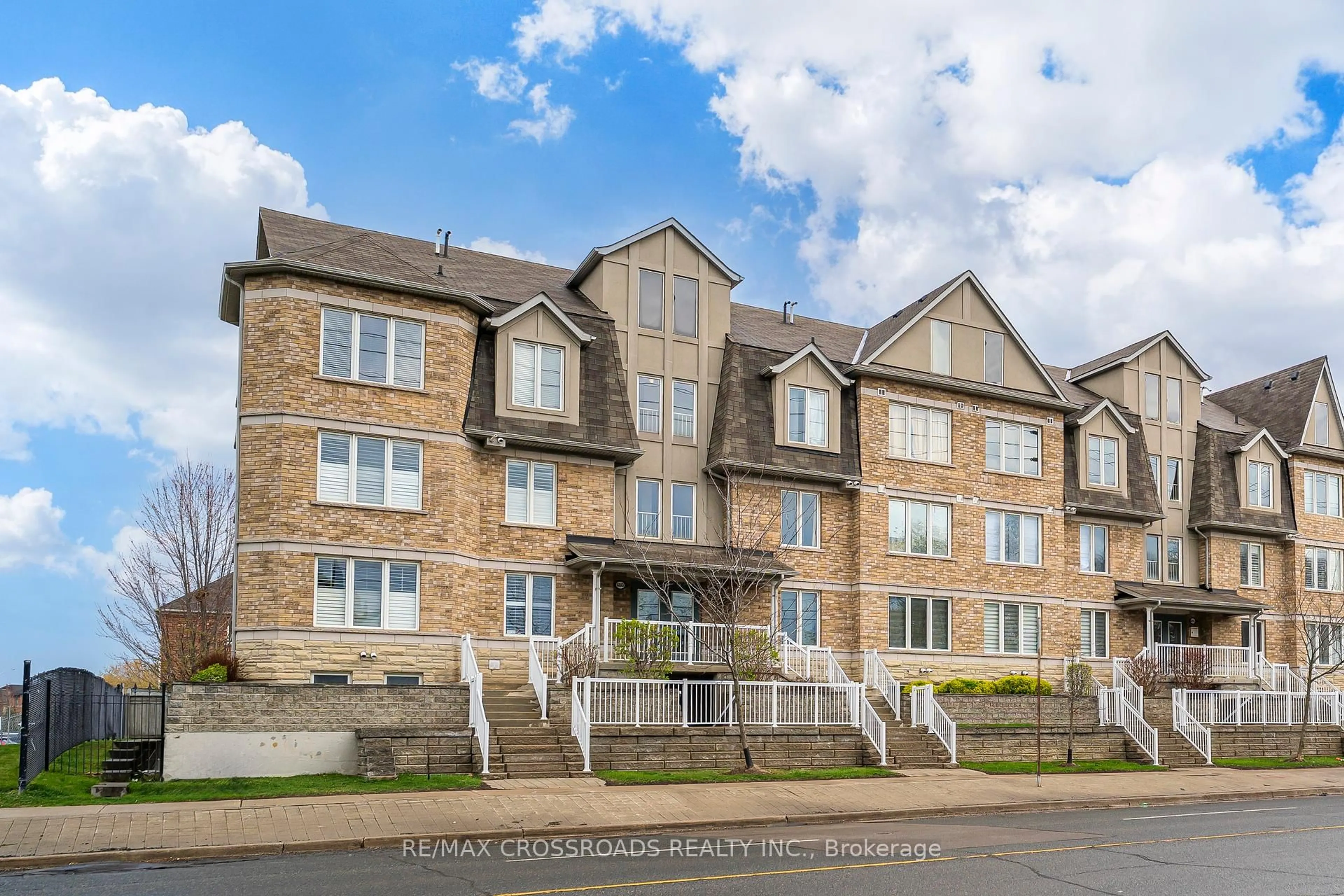 A pic from outside/outdoor area/front of a property/back of a property/a pic from drone, building for 655 Warden Ave #68, Toronto Ontario M1L 0E8