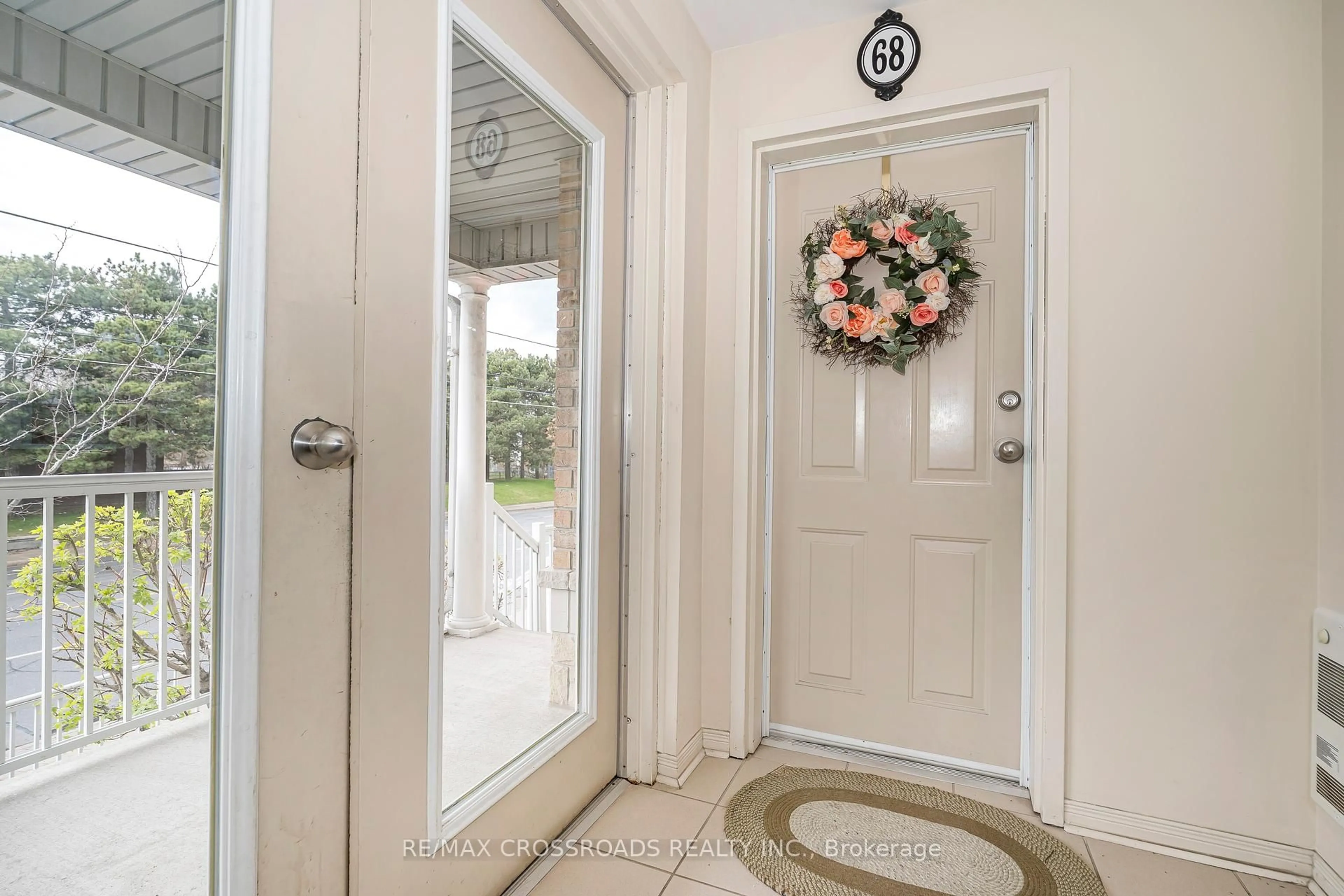 Indoor entryway for 655 Warden Ave #68, Toronto Ontario M1L 0E8