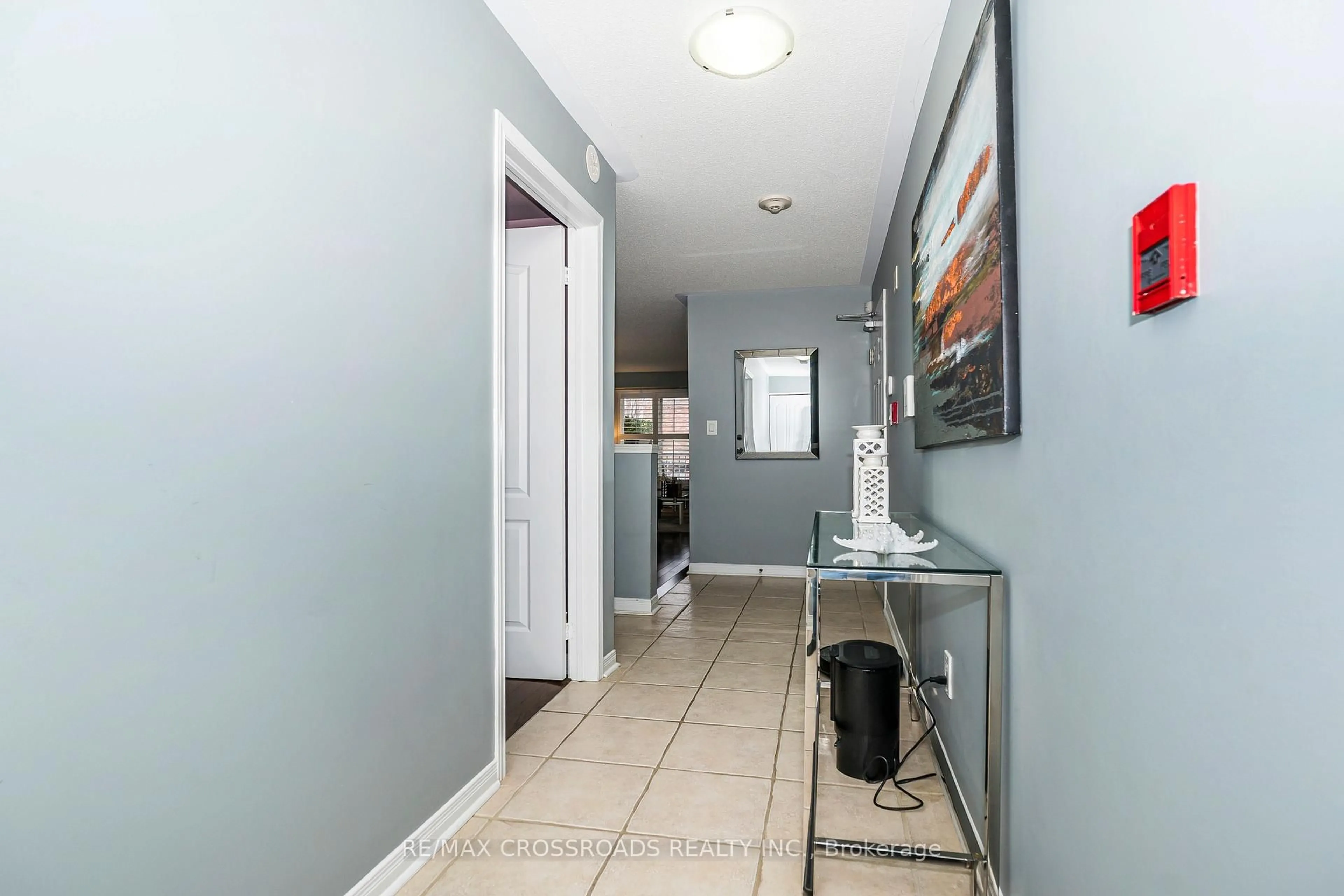 Indoor entryway for 655 Warden Ave #68, Toronto Ontario M1L 0E8