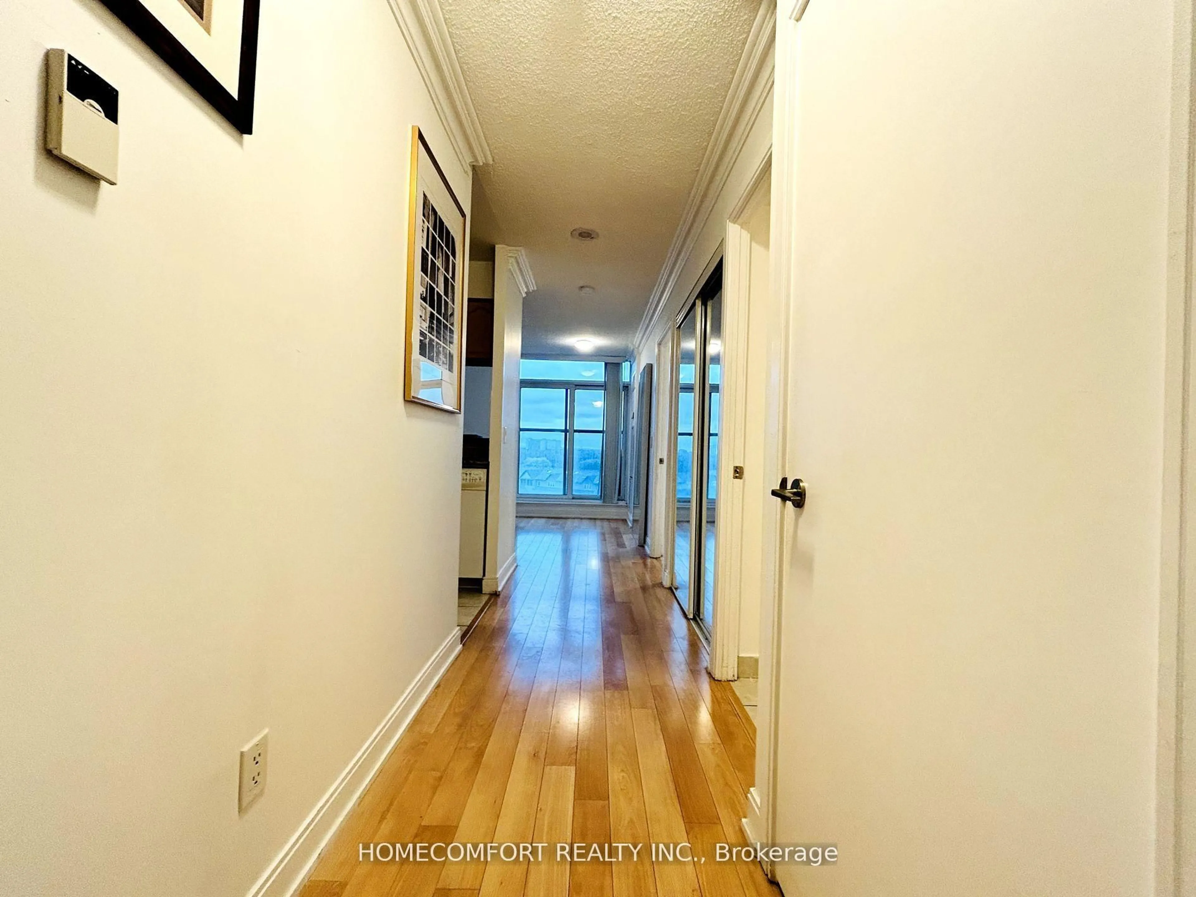 Indoor foyer for 238 Bonis Ave #823, Toronto Ontario M1T 3W7