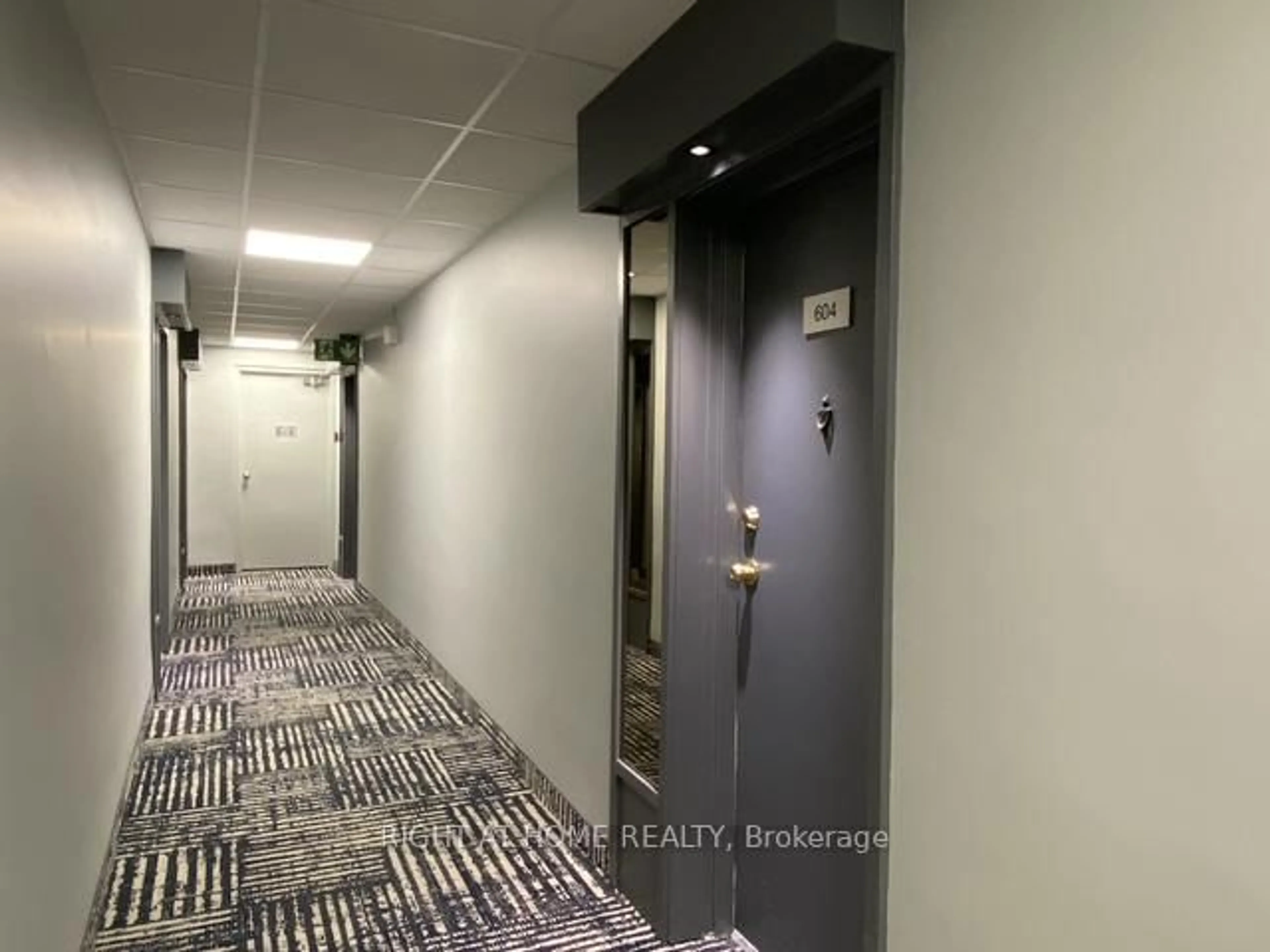Indoor foyer for 4060 Lawrence Ave #604, Toronto Ontario M1E 4V5