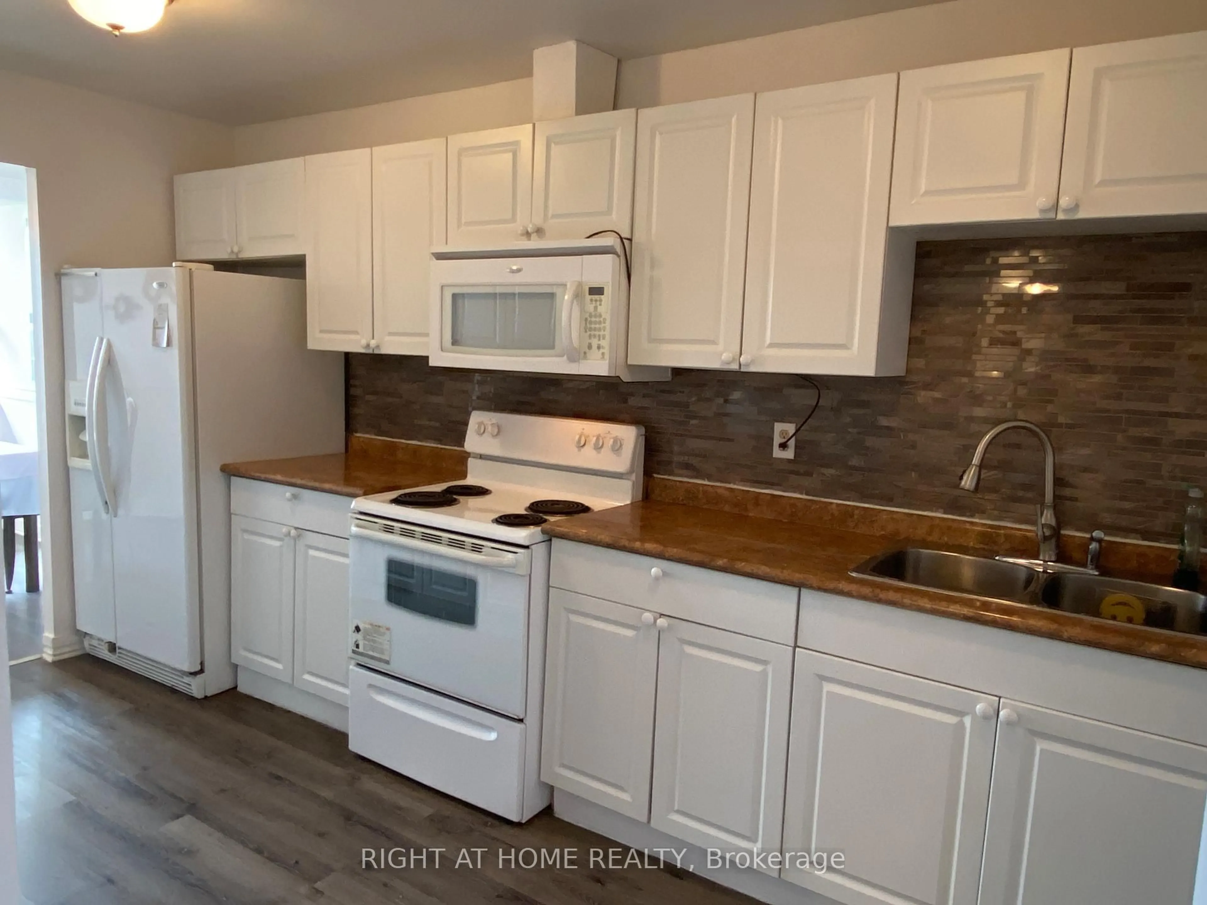 Standard kitchen, unknown for 4060 Lawrence Ave #604, Toronto Ontario M1E 4V5