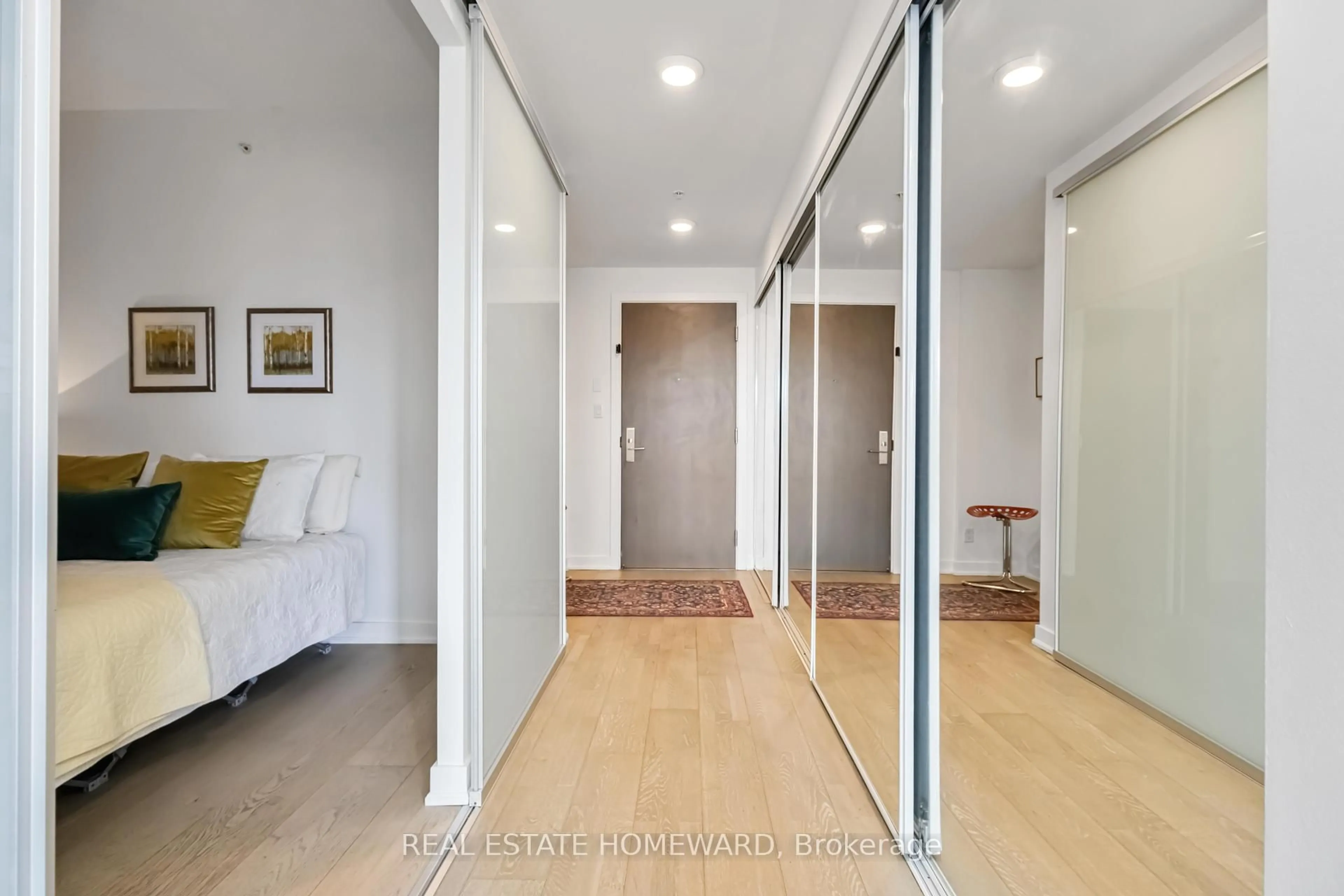 Indoor foyer for 1960 Queen St #406, Toronto Ontario M4L 1H8