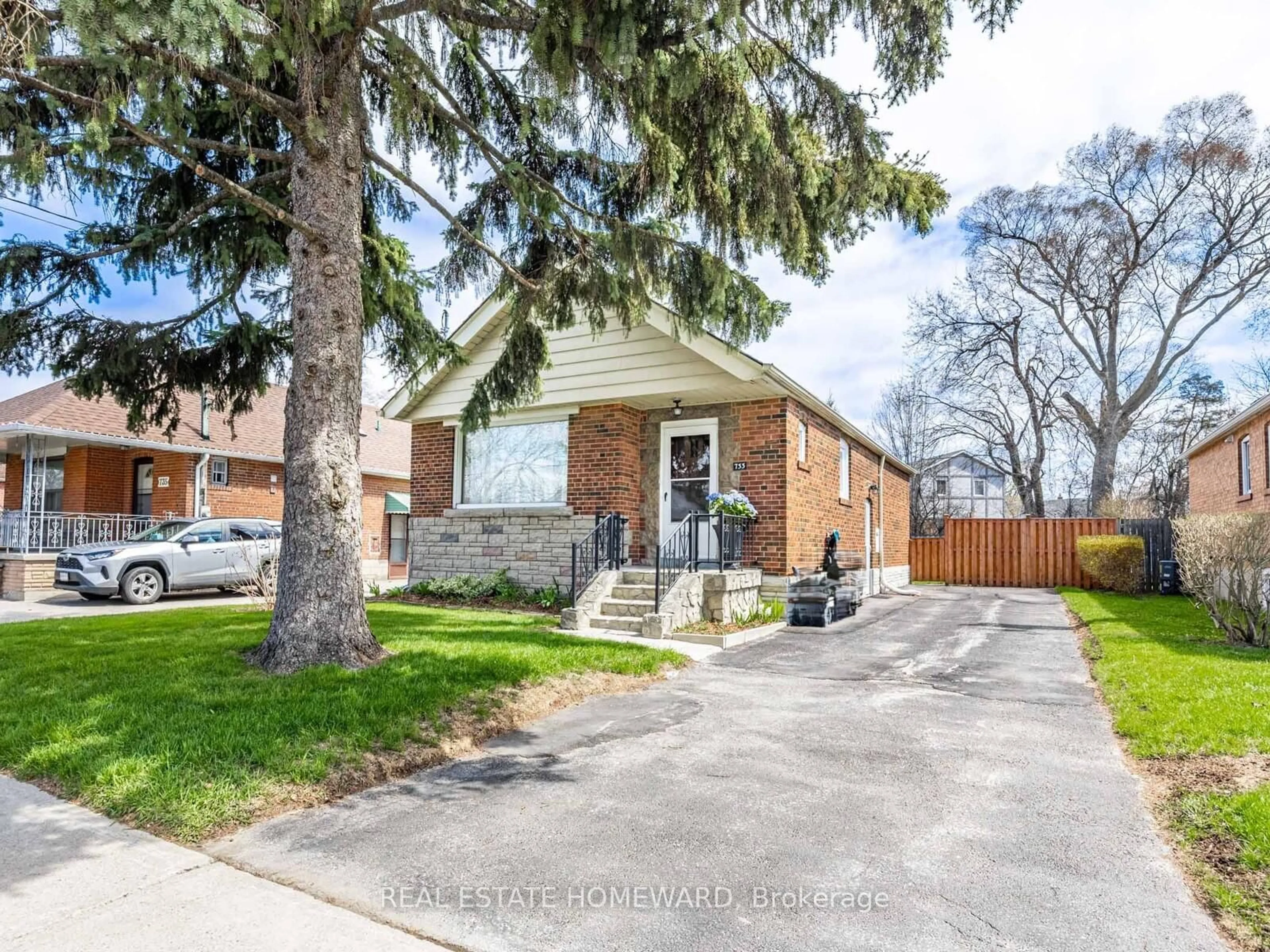 Home with brick exterior material, street for 733 Pharmacy Ave, Toronto Ontario M1L 3J4