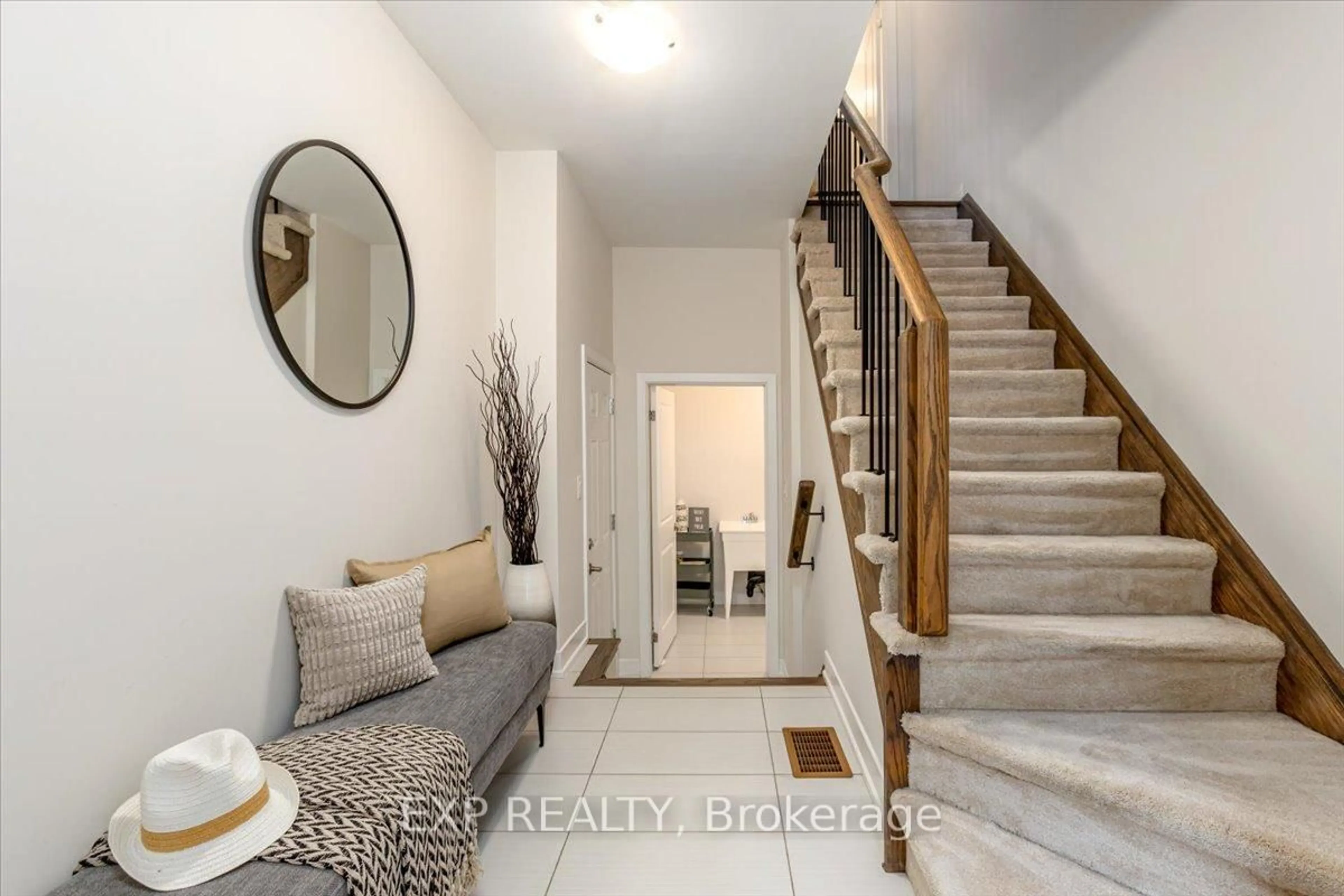 Indoor entryway for 33 Pallock Hill Way, Whitby Ontario L1R 0N5