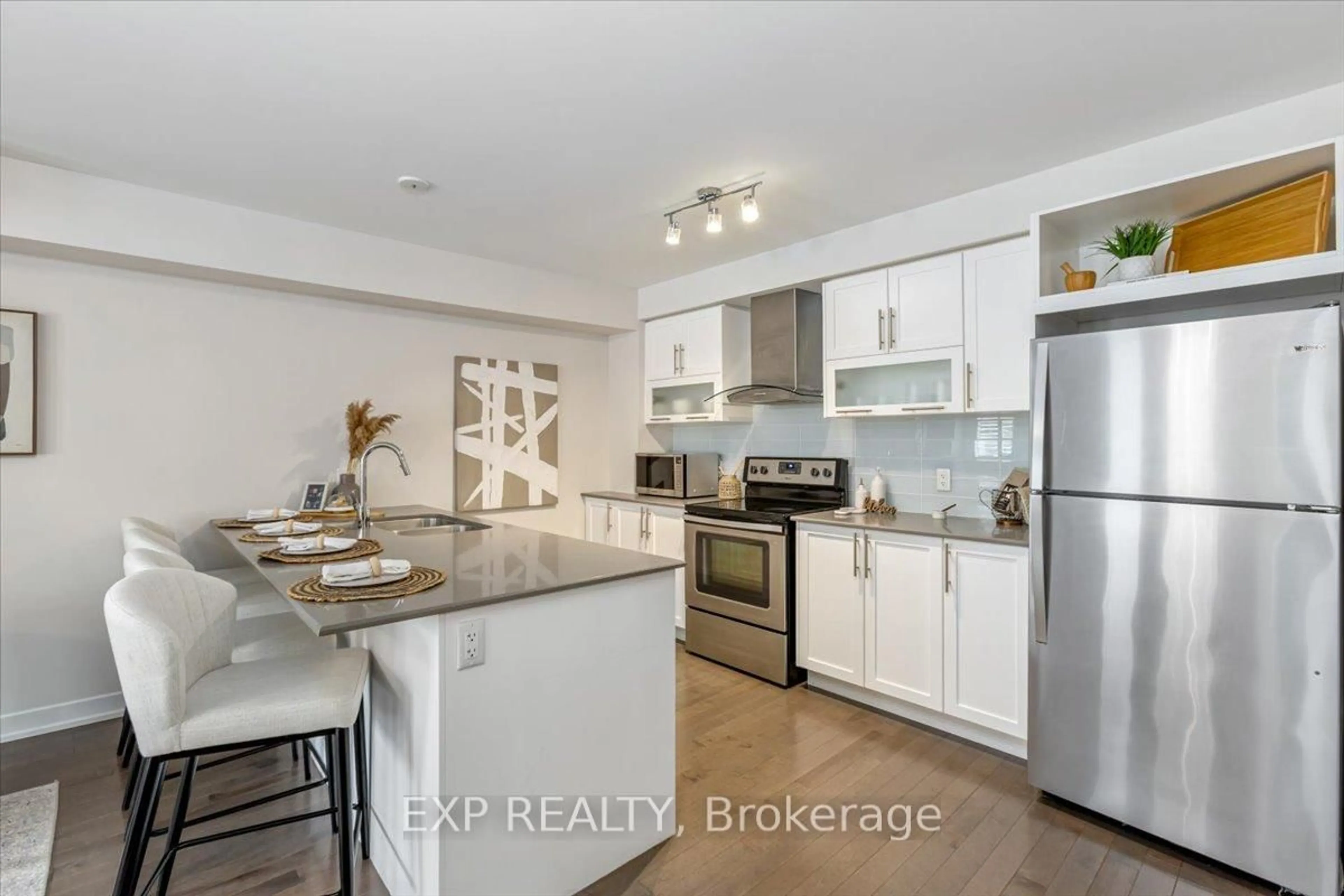 Open concept kitchen, ceramic/tile floor for 33 Pallock Hill Way, Whitby Ontario L1R 0N5