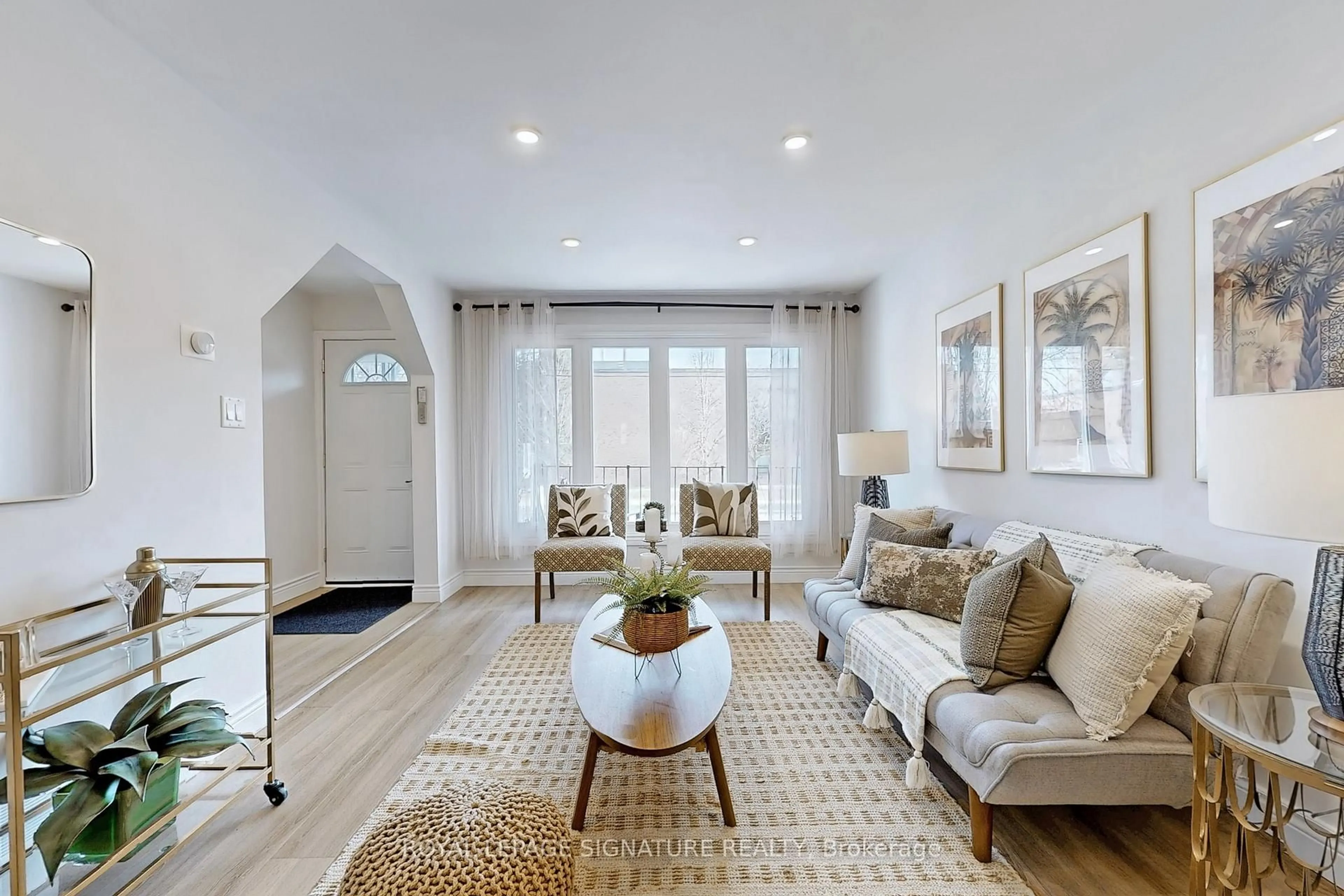 Living room with furniture, unknown for 20 Newport Ave, Toronto Ontario M1L 1H8
